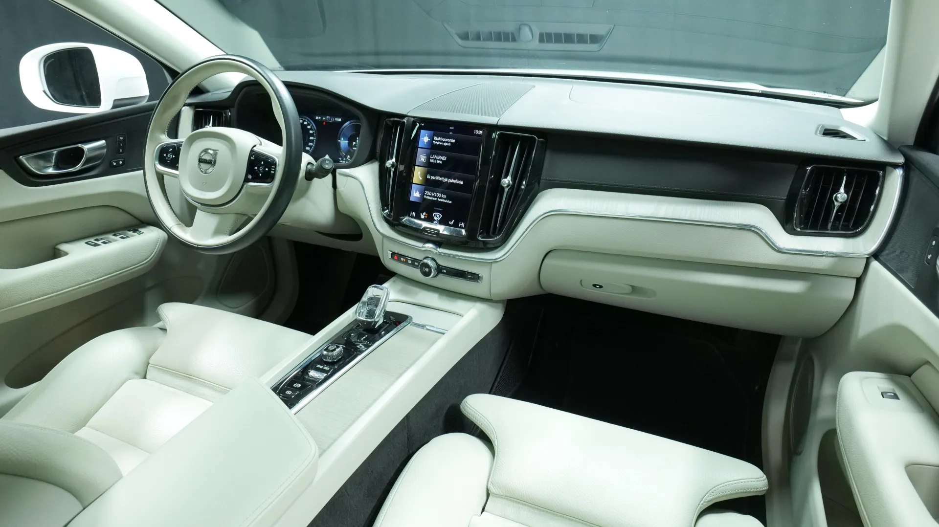 Autokuva 19 - IZF-697