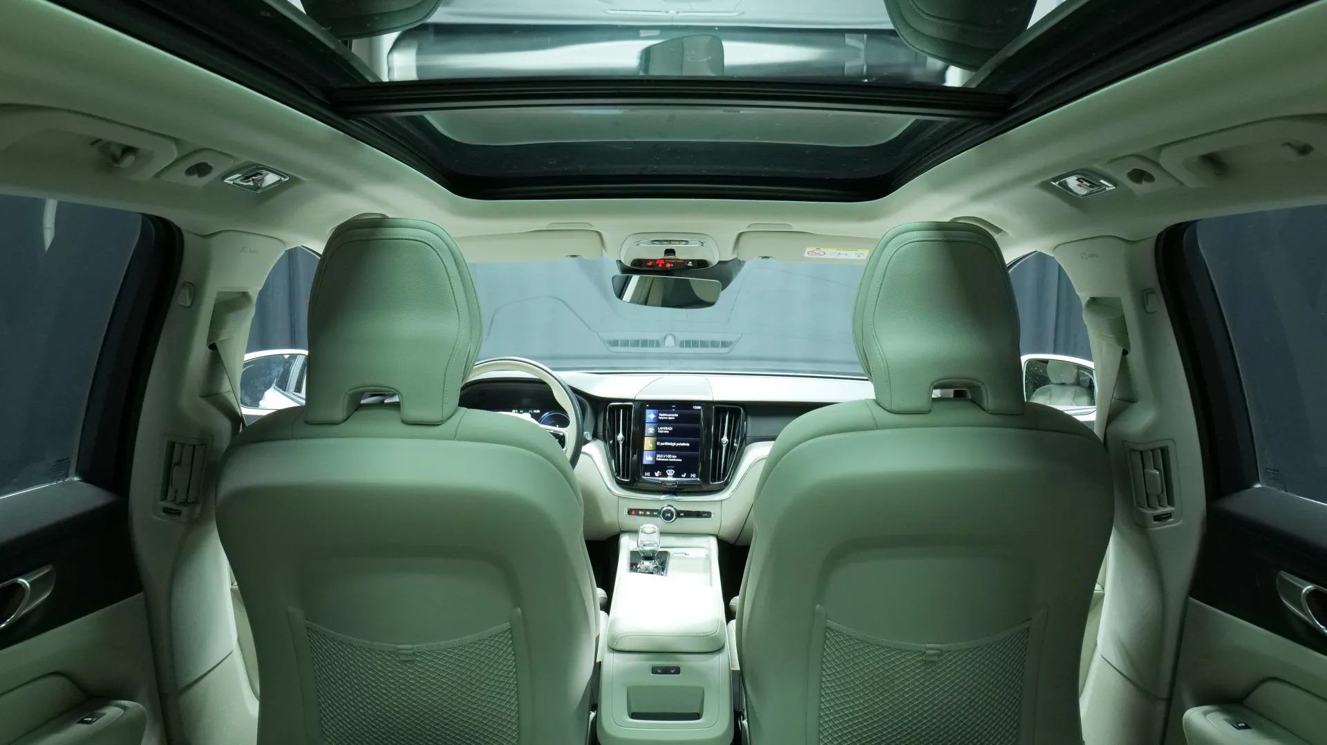 Autokuva 18 - IZF-697