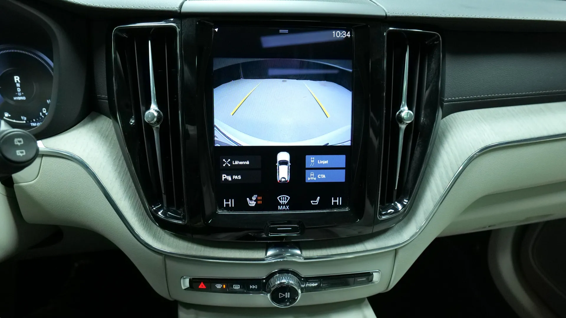 Autokuva 9 - IZF-697