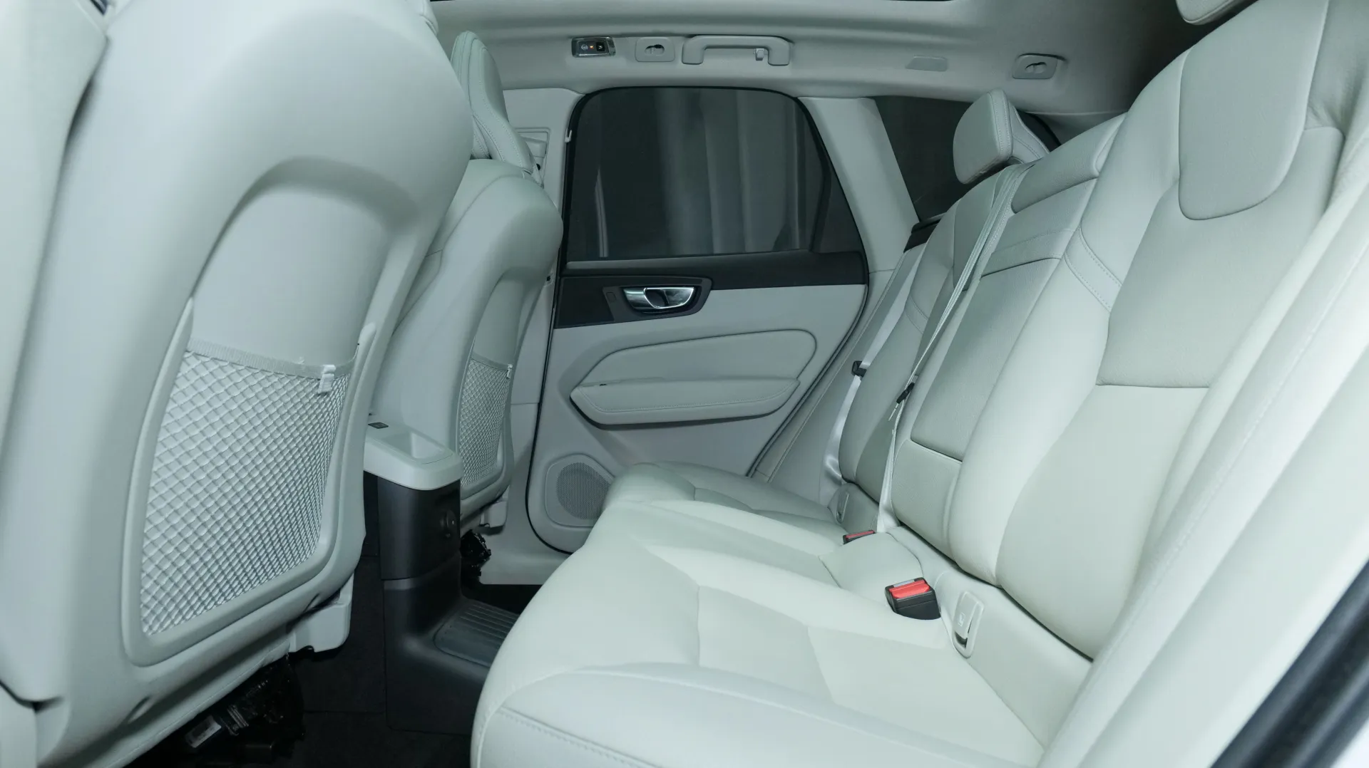 Autokuva 16 - IZF-697