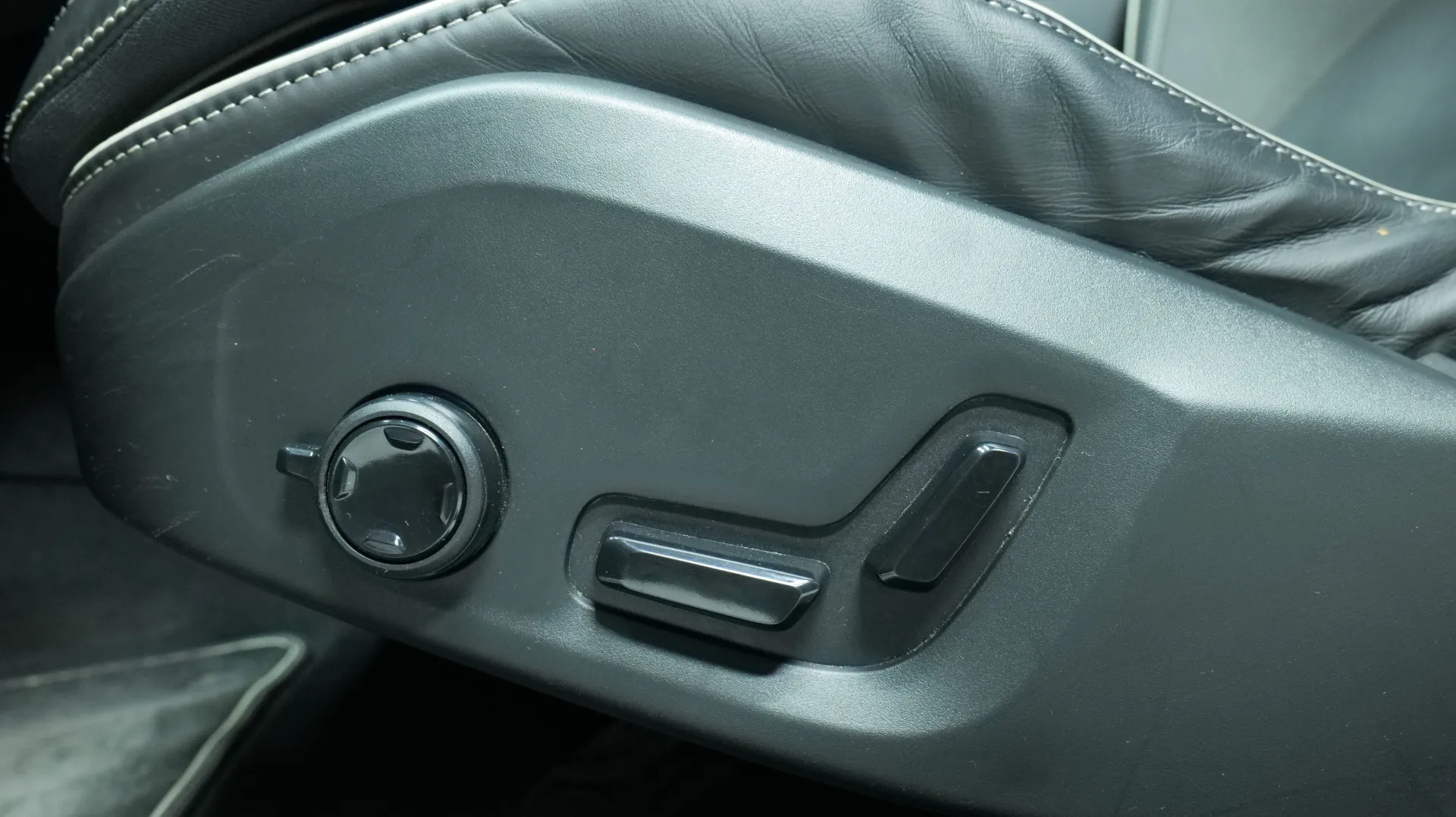 Autokuva 11 - IZG-848