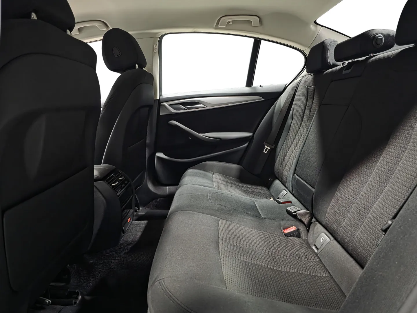 Autokuva 9 - IZH-842