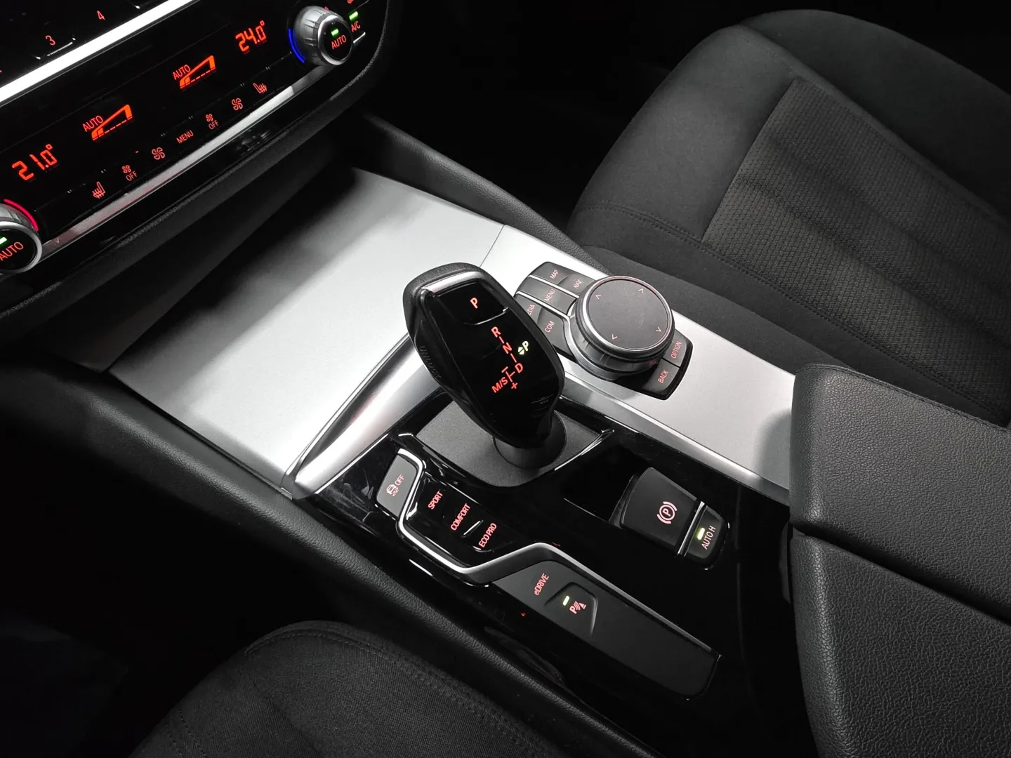 Autokuva 15 - IZH-842