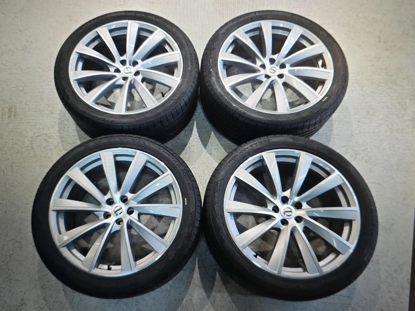 Autokuva 18 - JLL-366