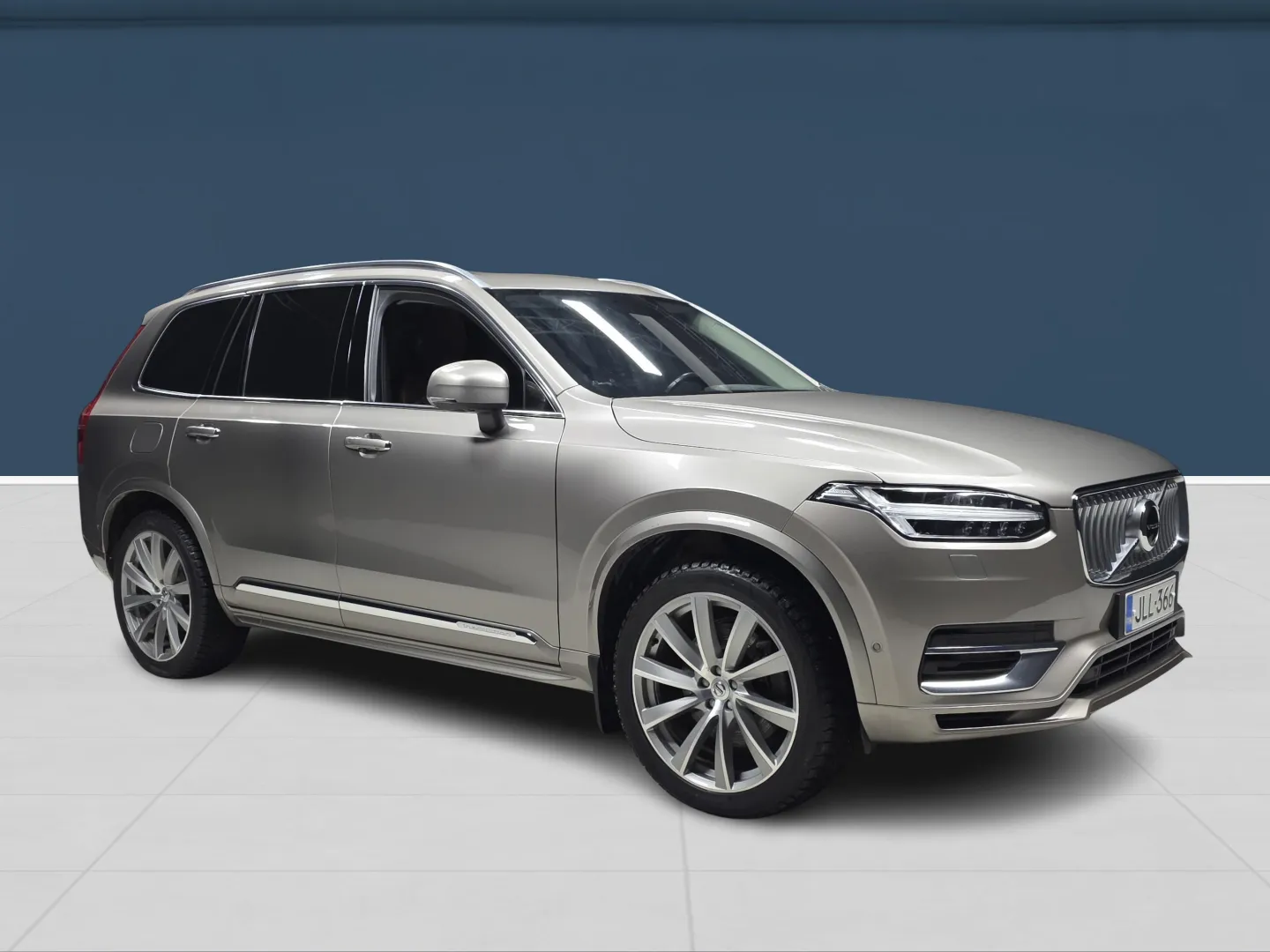 Autokuva 3 - JLL-366