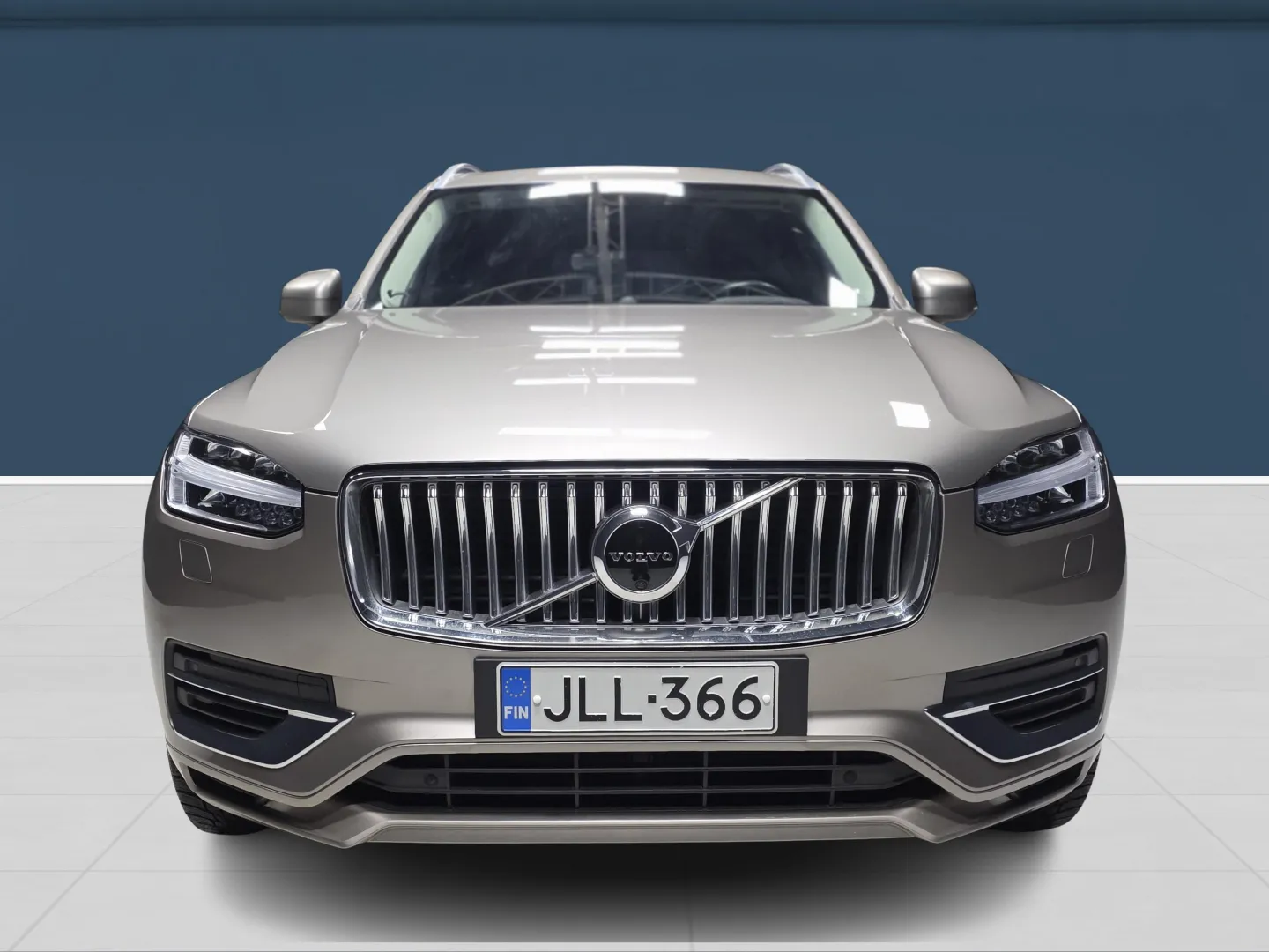 Autokuva 2 - JLL-366
