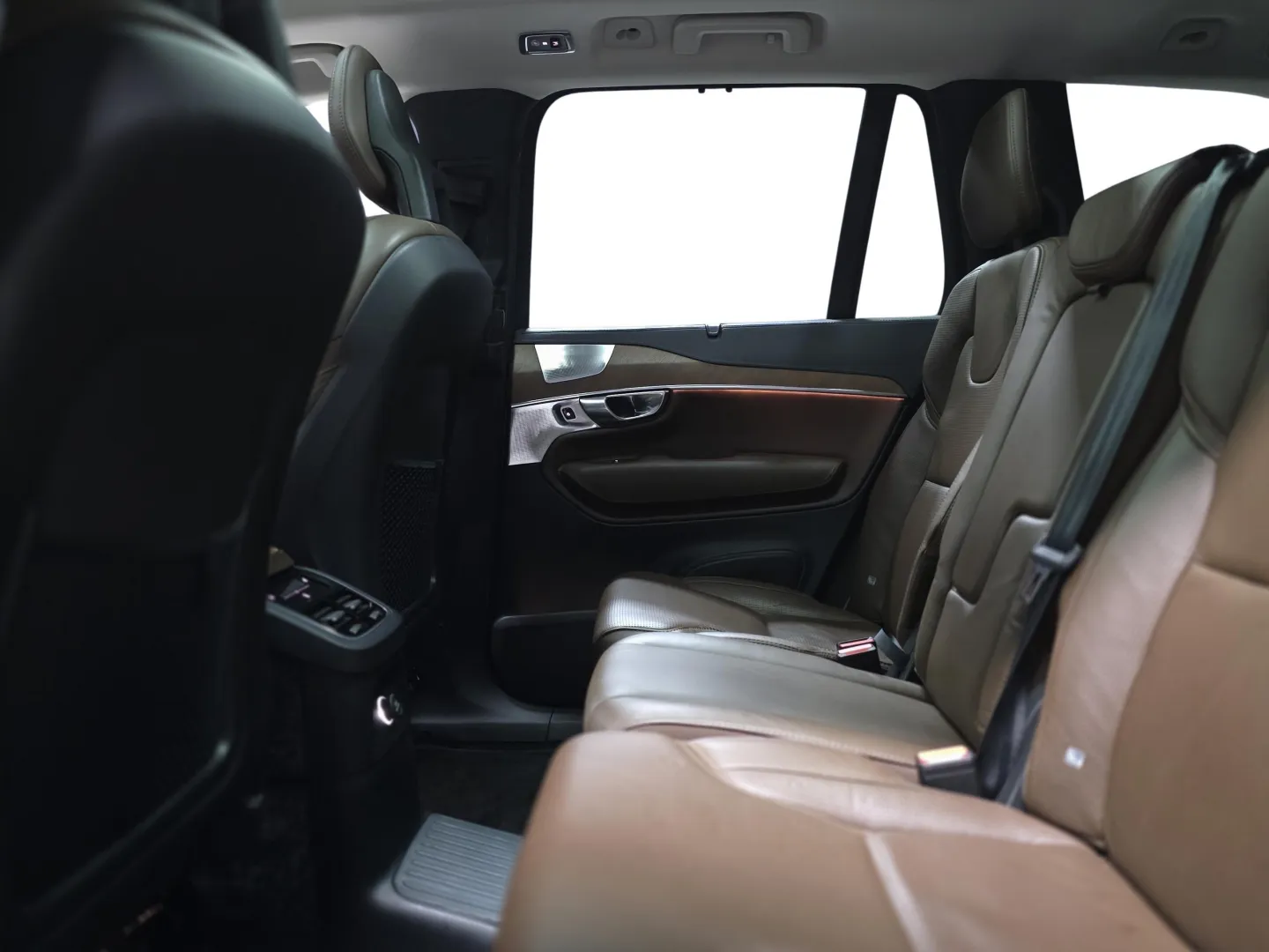 Autokuva 9 - JLL-366