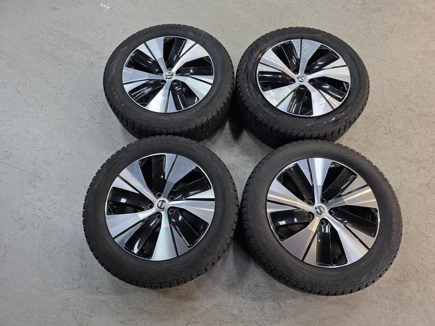 Autokuva 12 - JLY-536