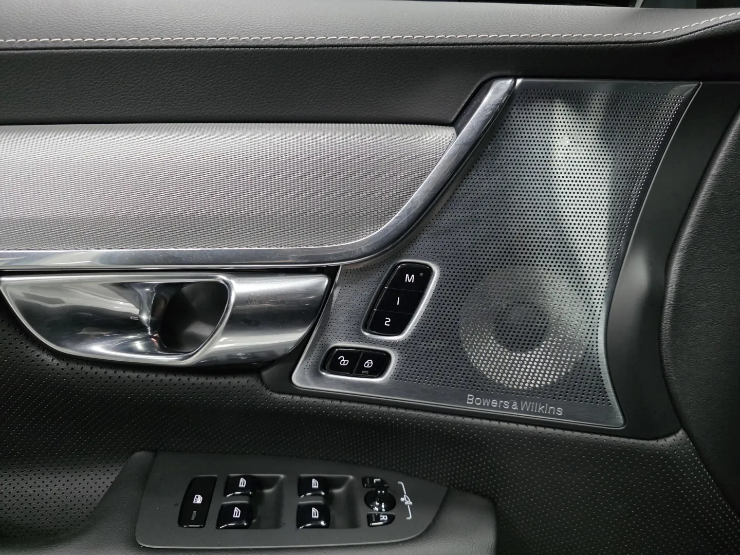 Autokuva 15 - JMG-134