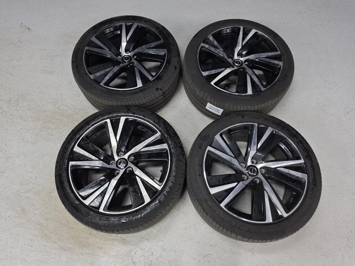 Autokuva 12 - JMG-134