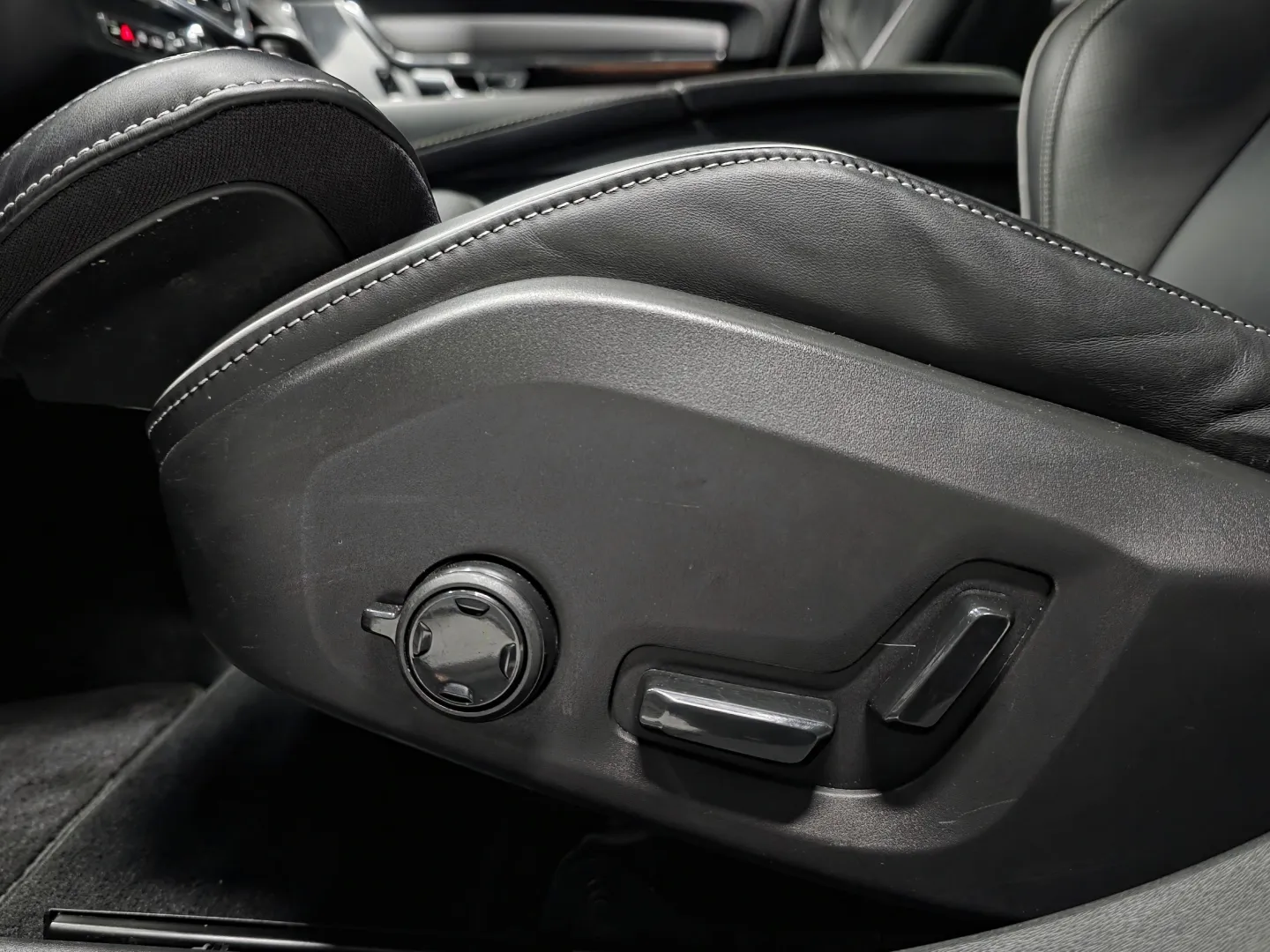 Autokuva 16 - JMG-134