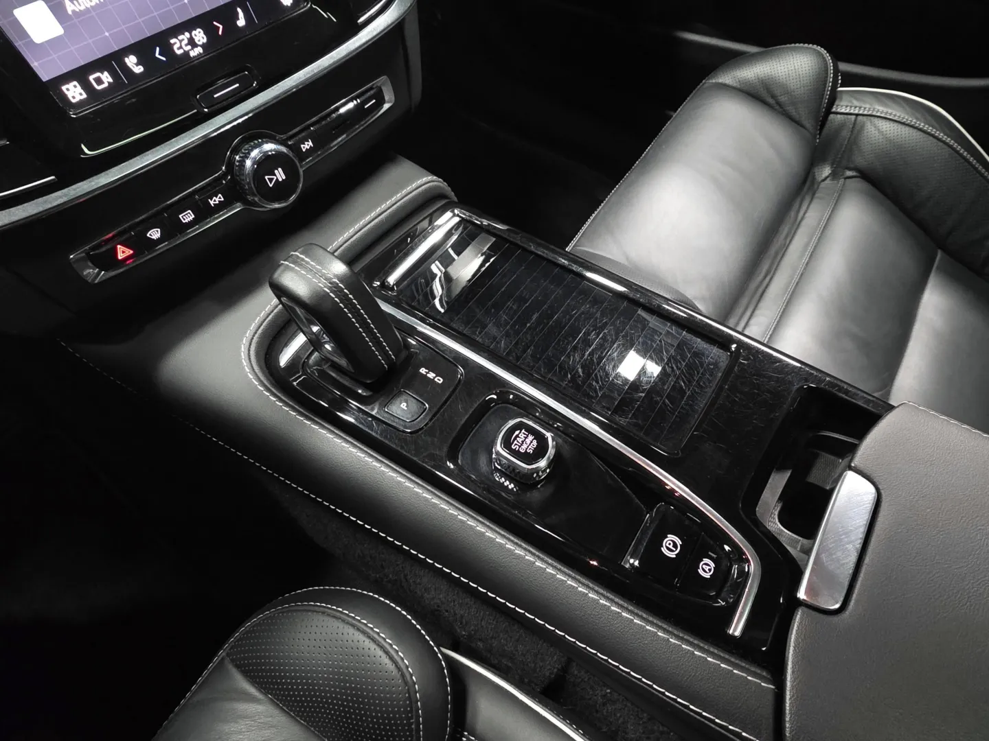 Autokuva 14 - JMG-134