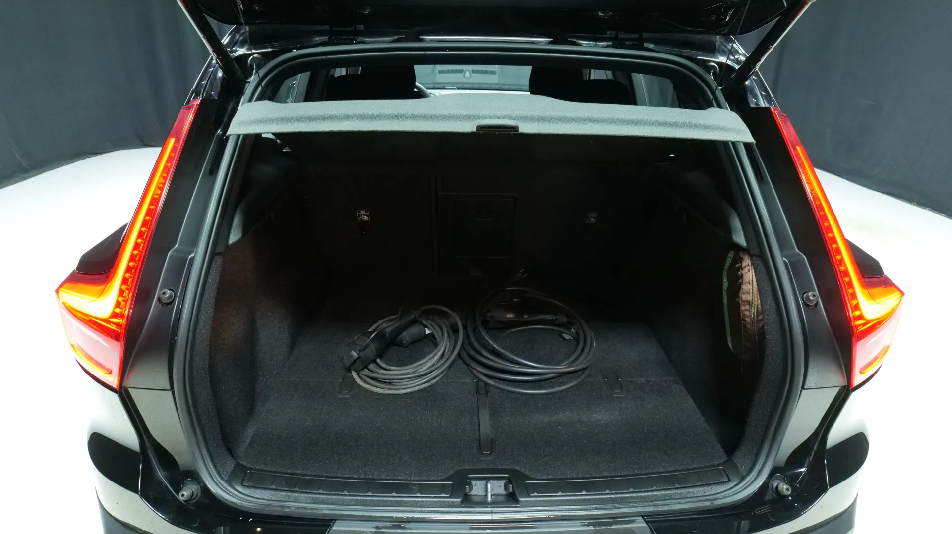 Autokuva 16 - JMN-102