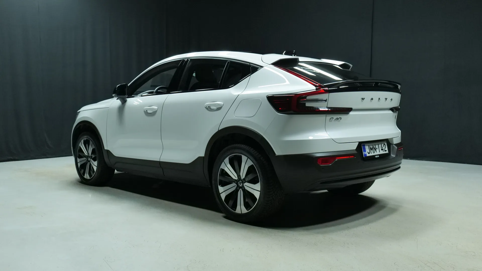 Autokuva 2 - JMN-142