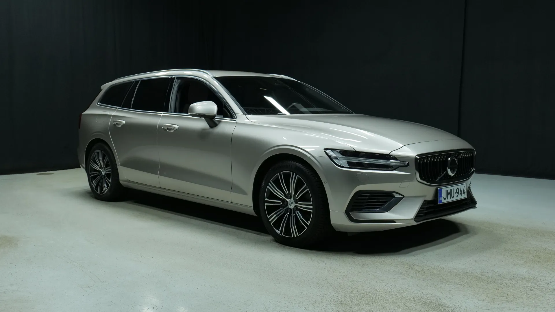 Autokuva 5 - JMU-944