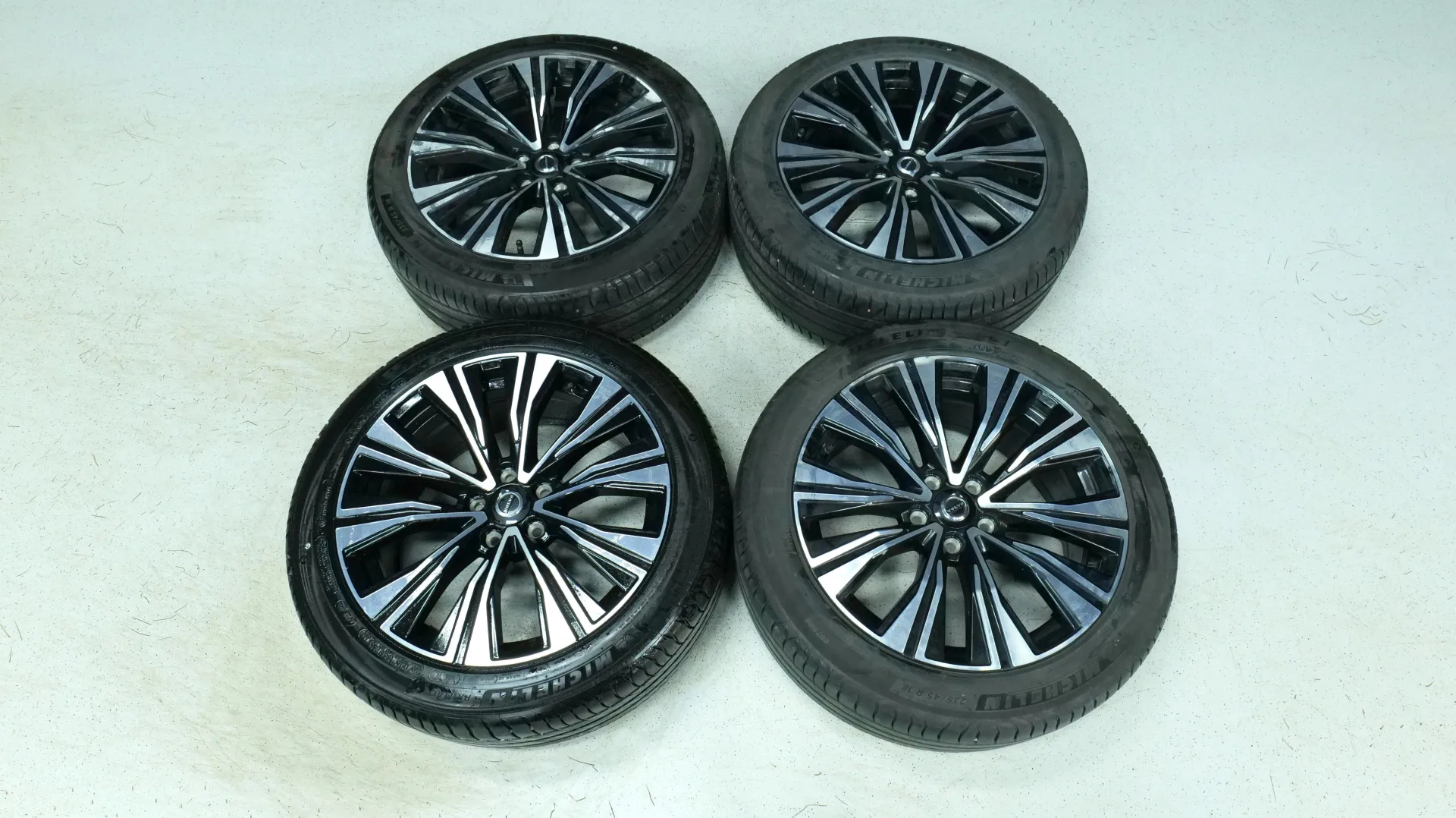 Autokuva 19 - JMU-944