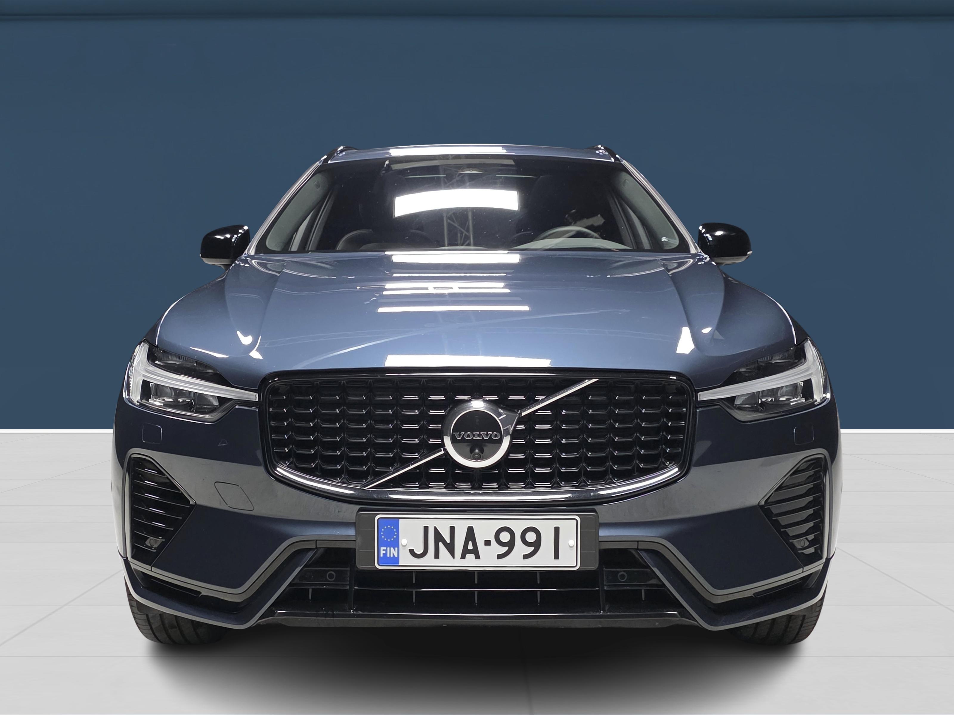 Volvo XC60 2023, photo 2/18