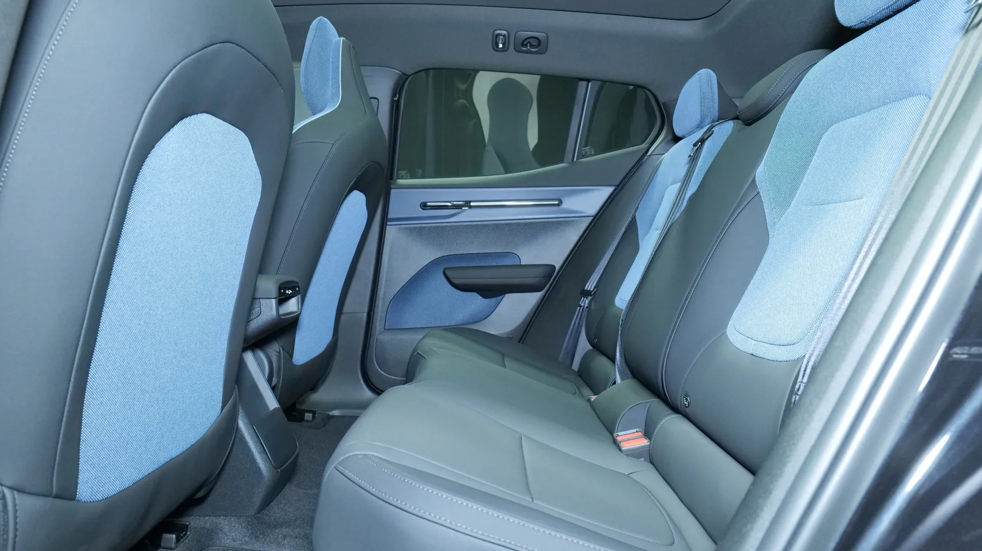 Autokuva 14 - JNI-217