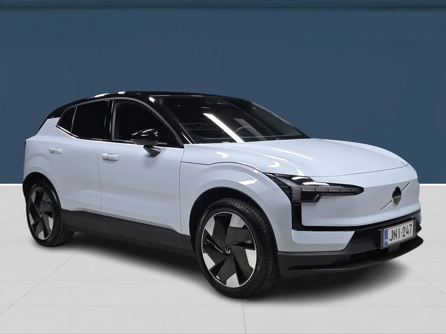 Autokuva 3 - JNI-247