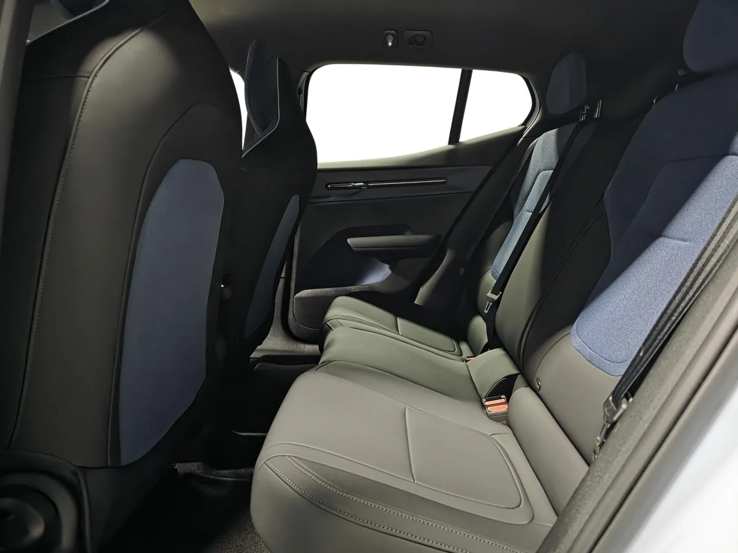 Autokuva 9 - JNI-247