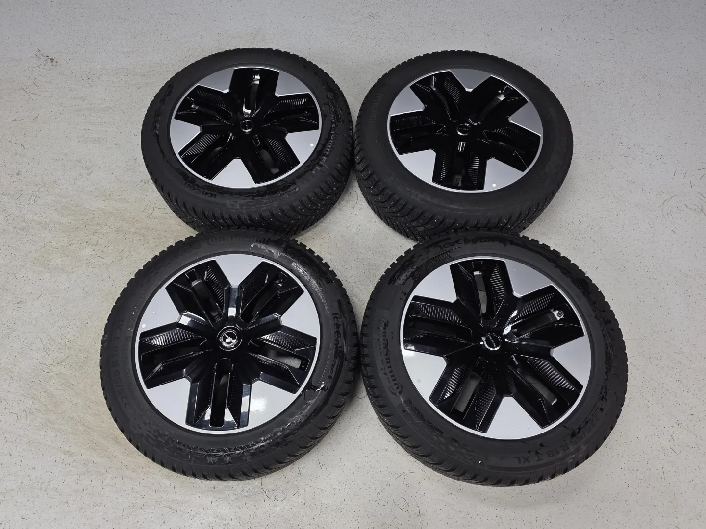 Autokuva 12 - JNI-247