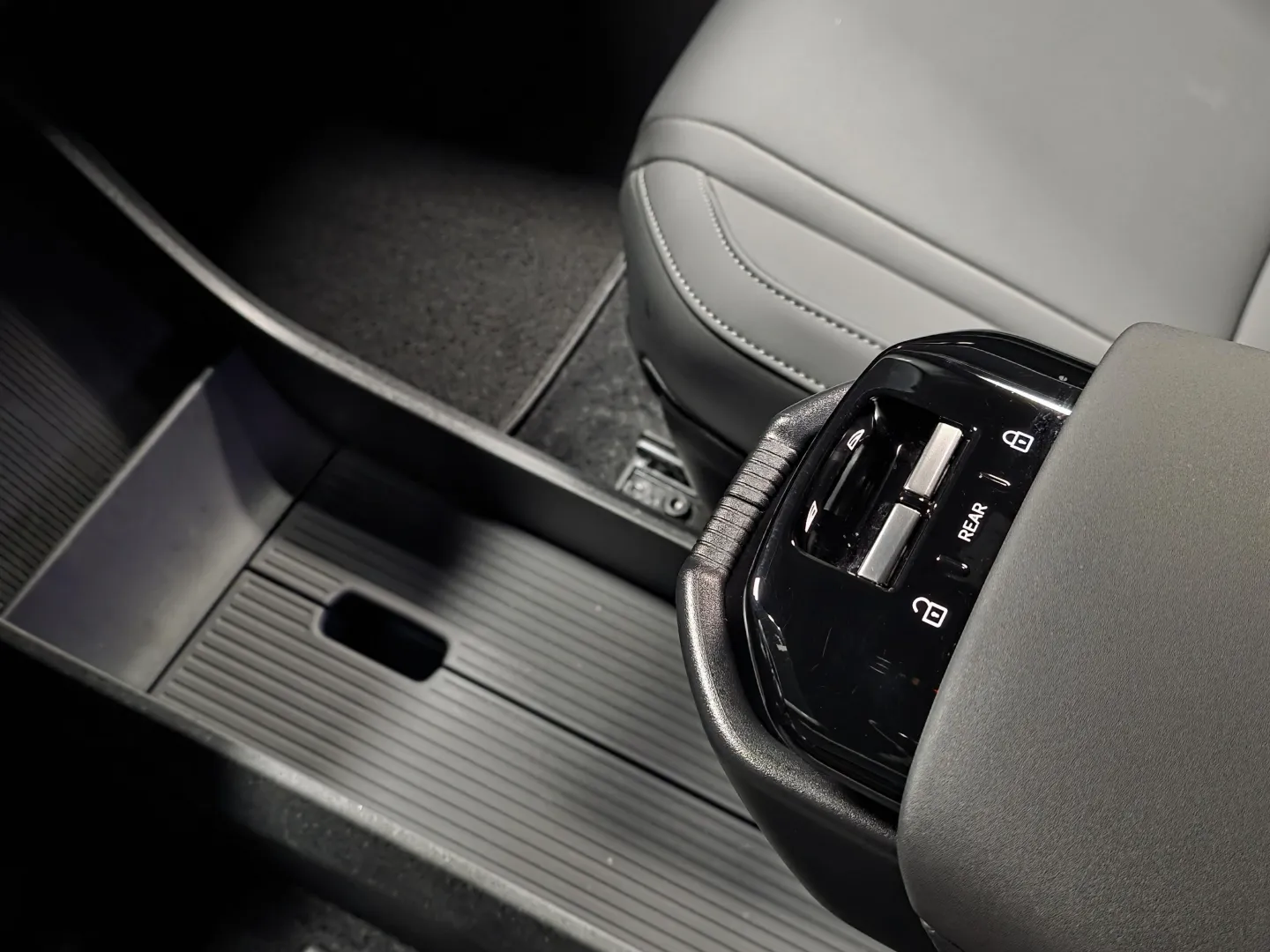 Autokuva 13 - JNI-247