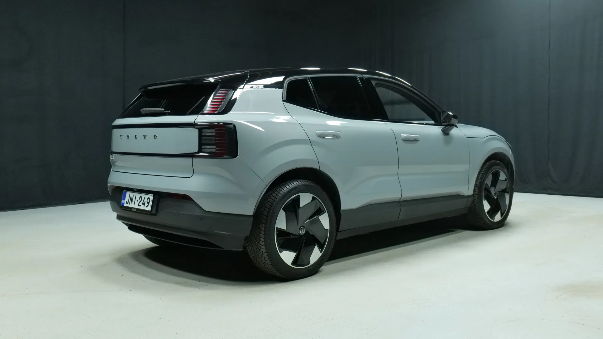 Autokuva 3 - JNI-249