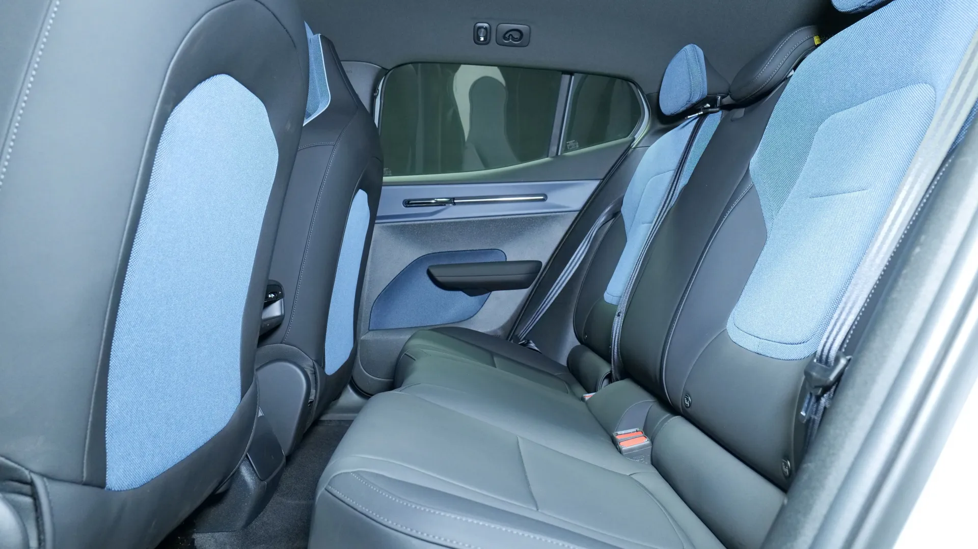 Autokuva 13 - JNI-249