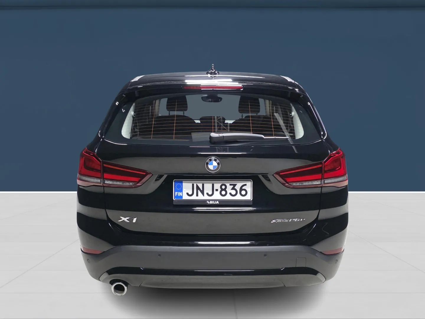 Autokuva 5 - JNJ-836