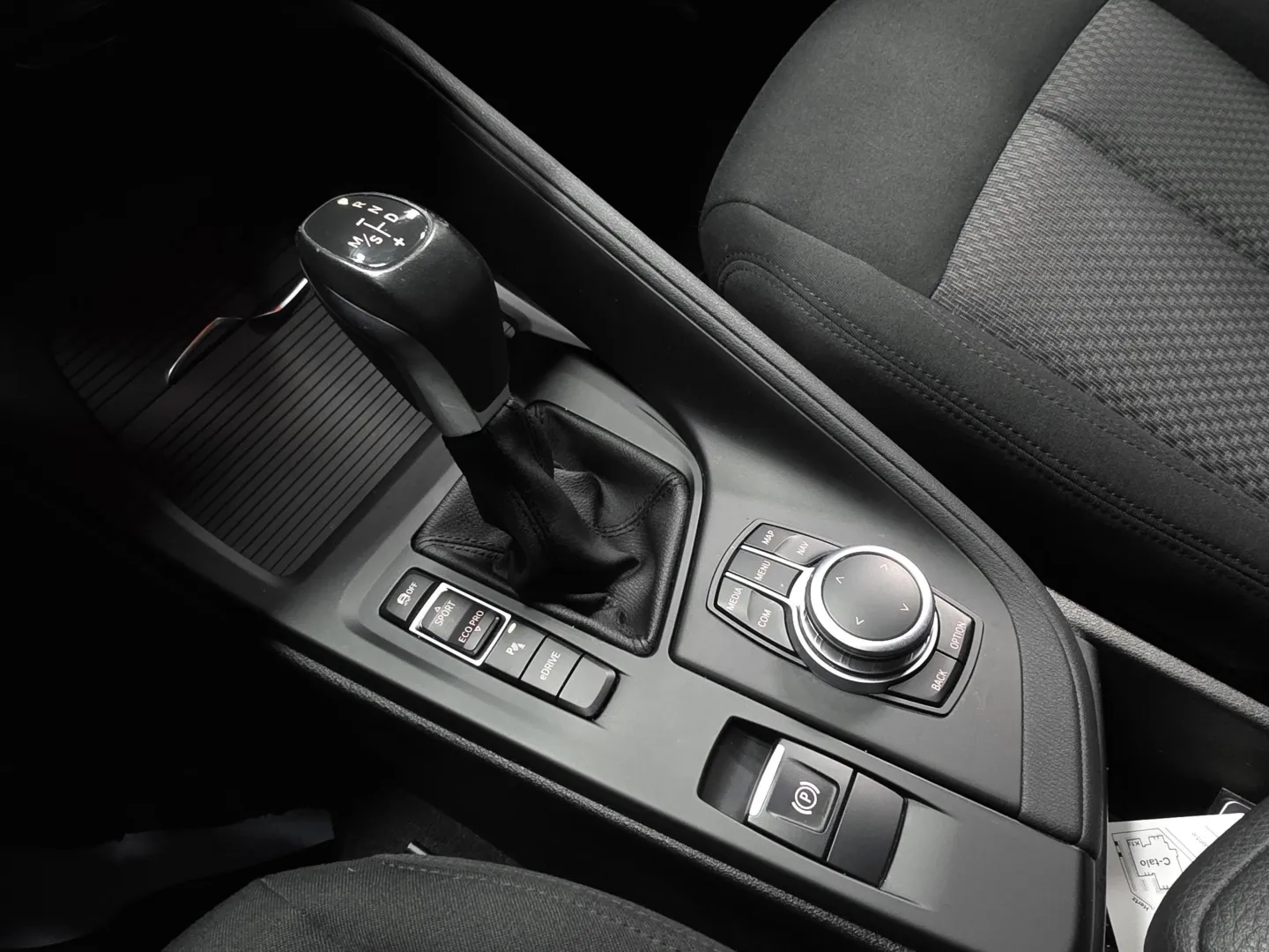 Autokuva 14 - JNJ-836