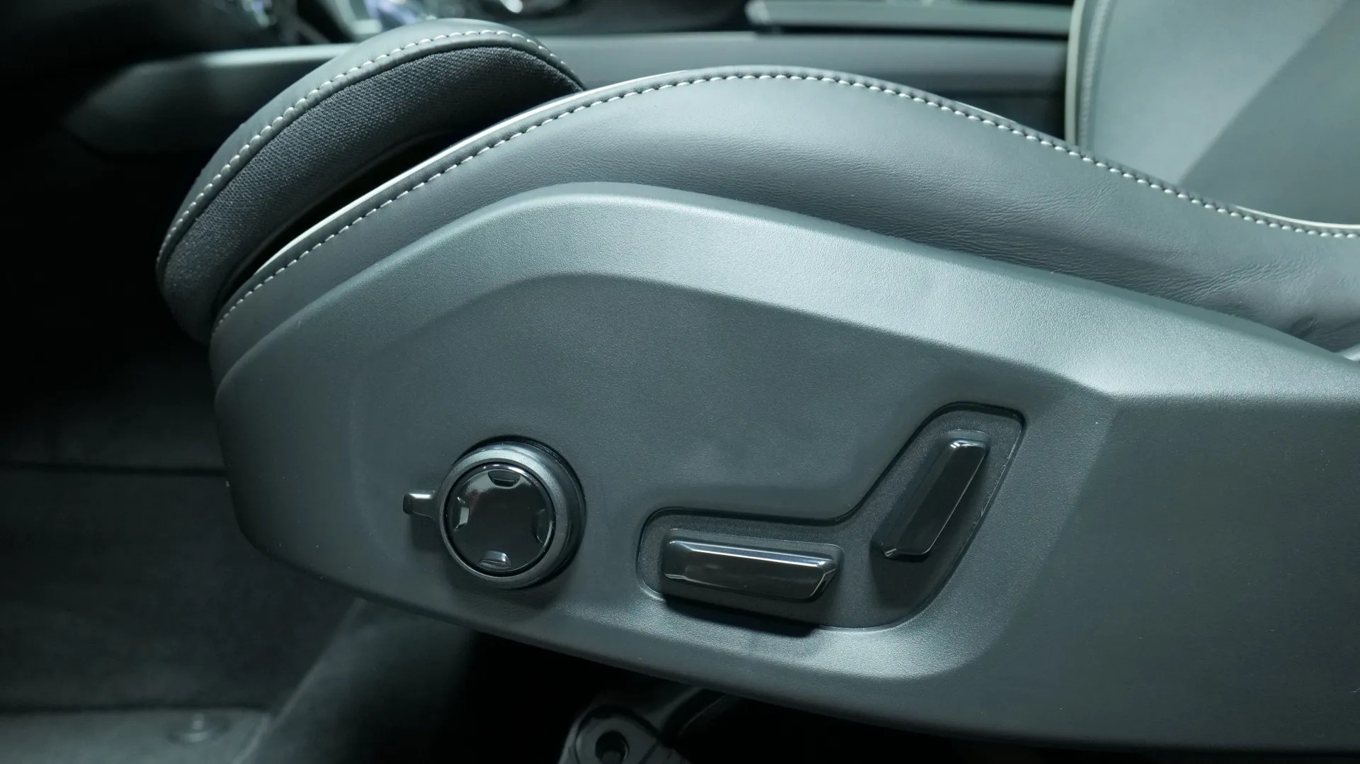 Autokuva 11 - JNM-254