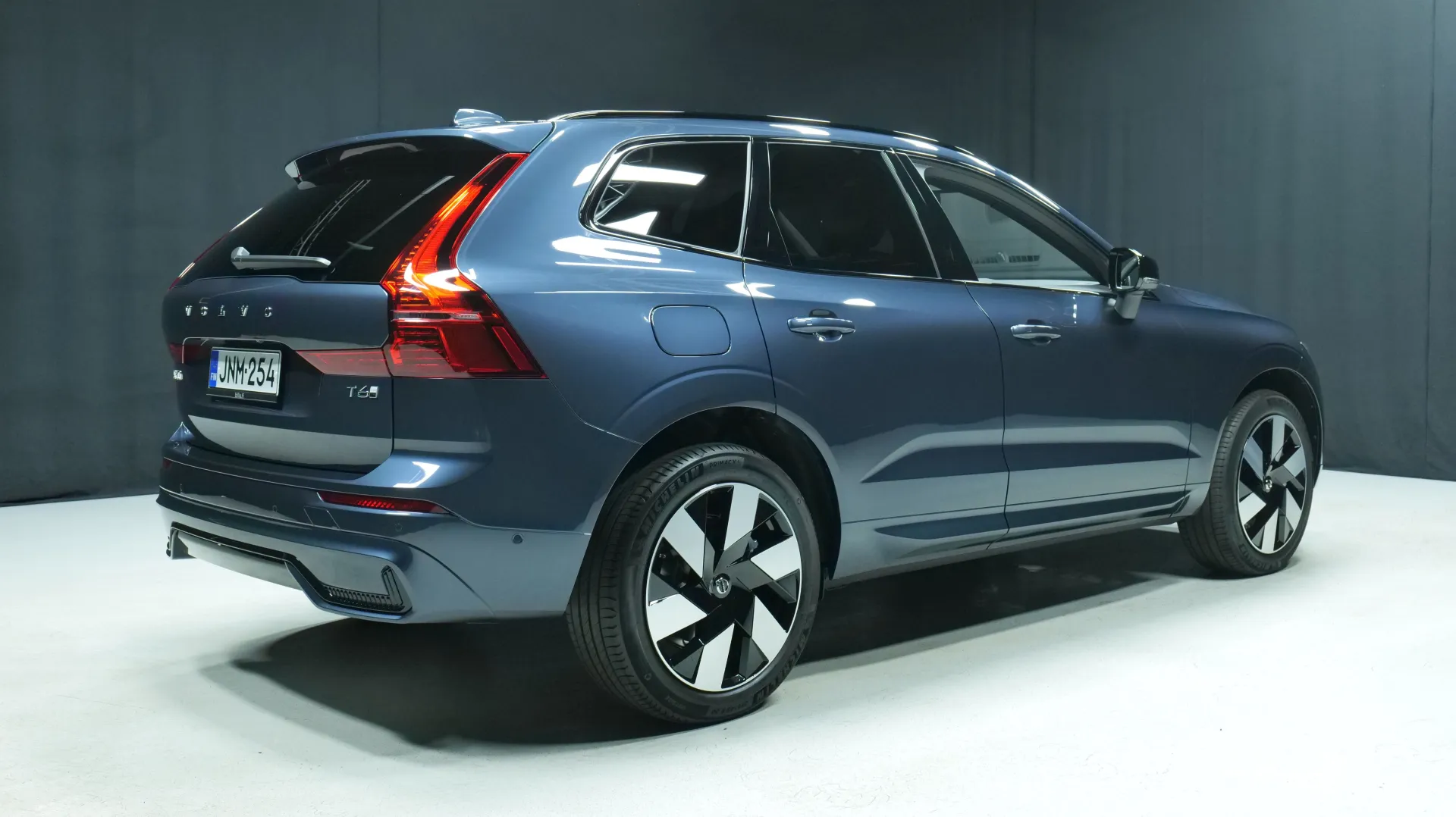 Autokuva 3 - JNM-254