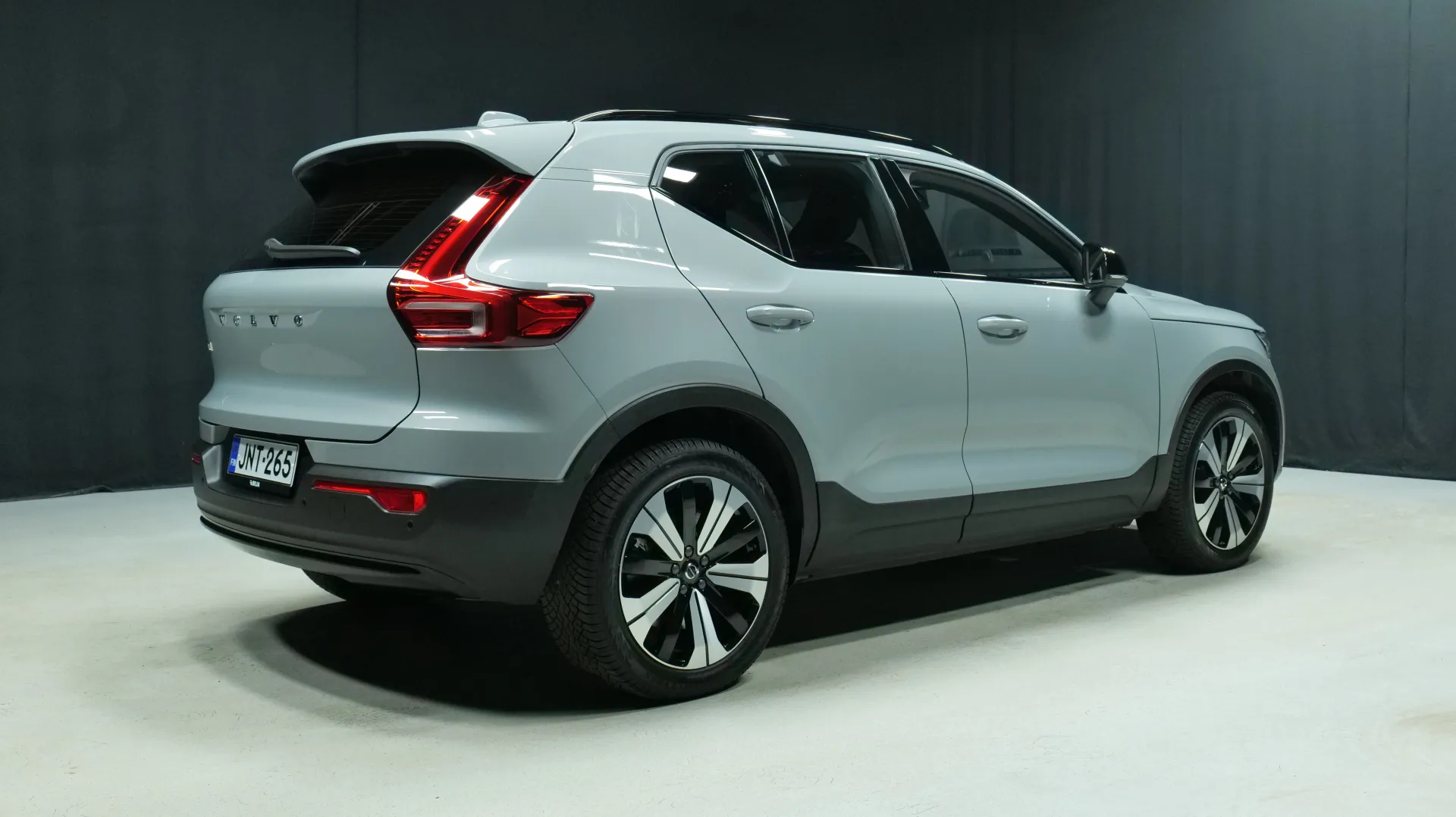 Autokuva 3 - JNT-265