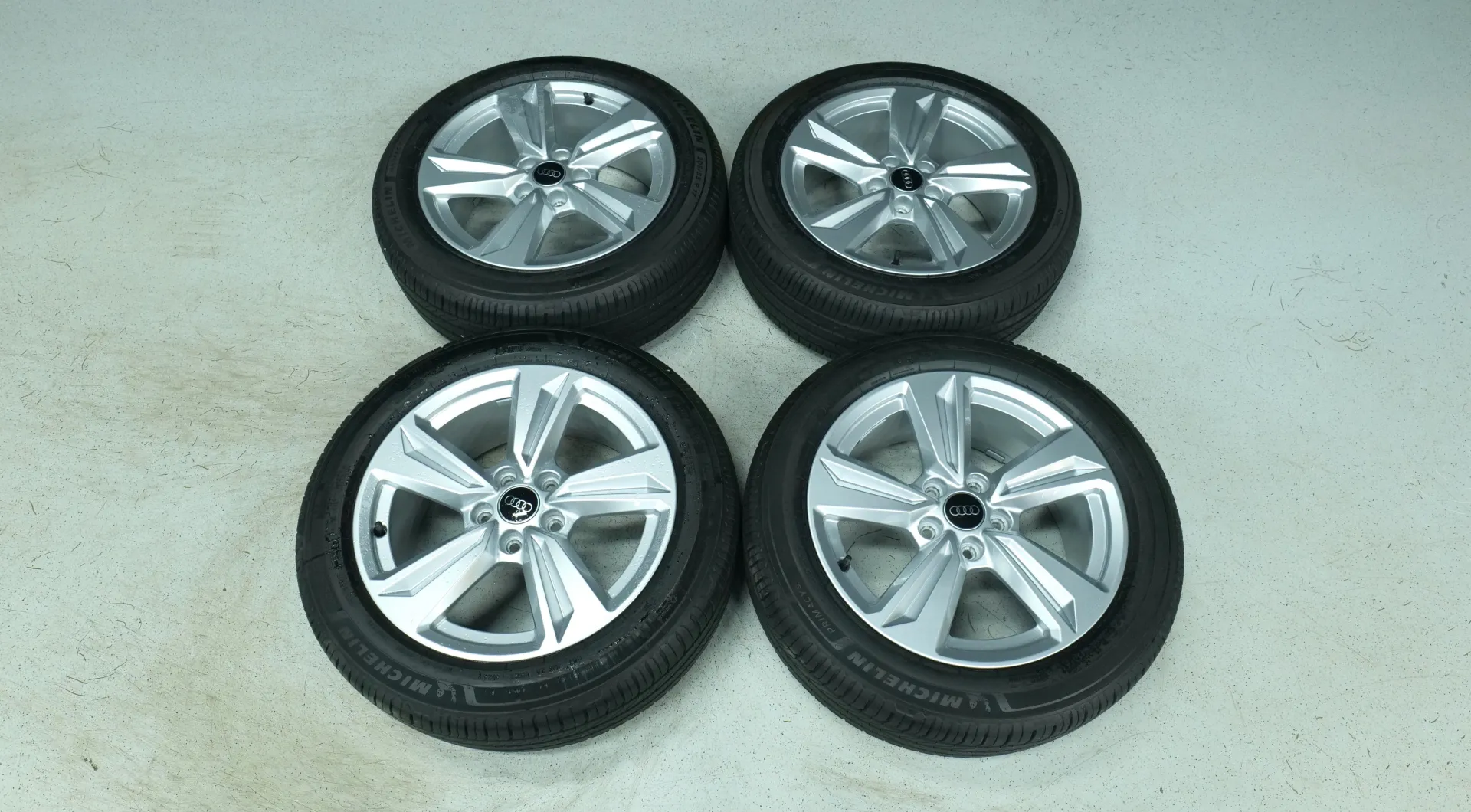 Autokuva 17 - JNT-298