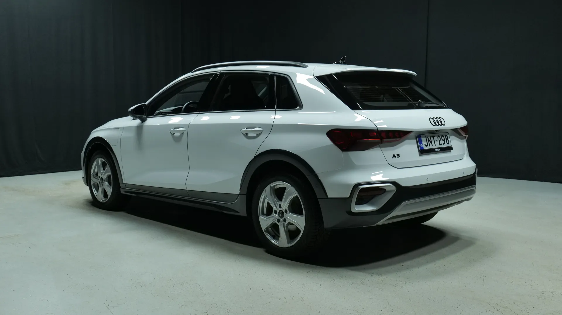 Autokuva 2 - JNT-298