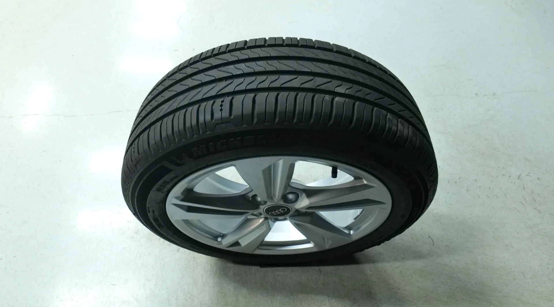 Autokuva 18 - JNT-298