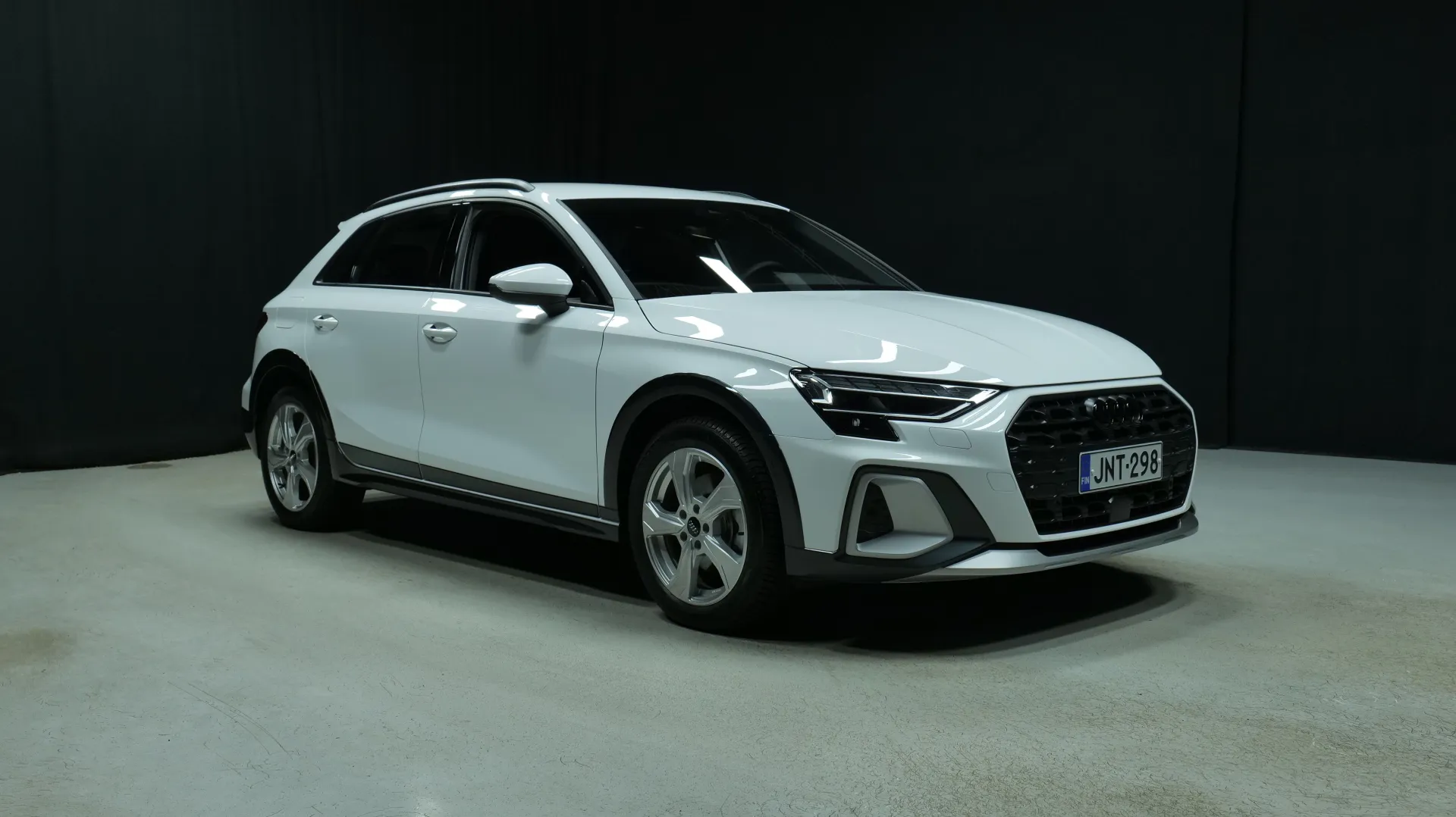 Autokuva 5 - JNT-298