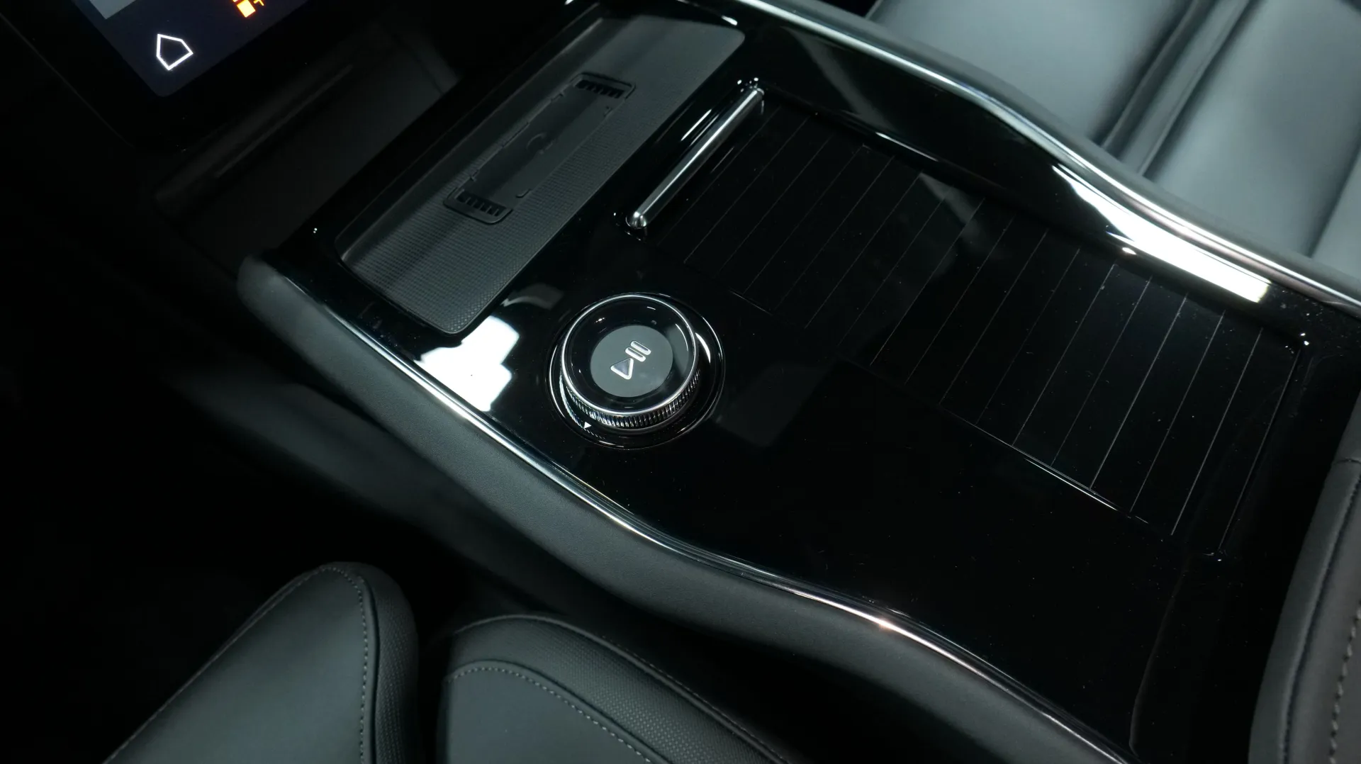 Autokuva 9 - JNT-569