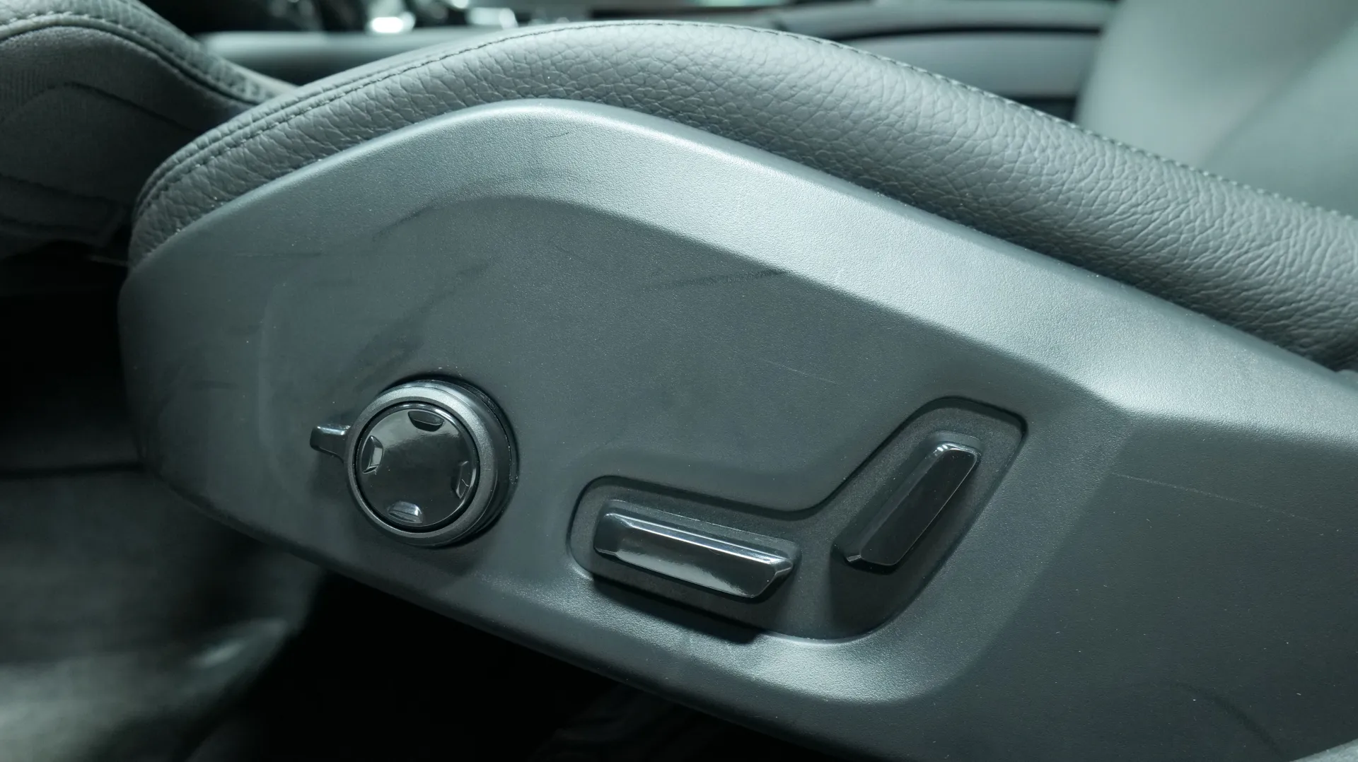 Autokuva 11 - JNU-916