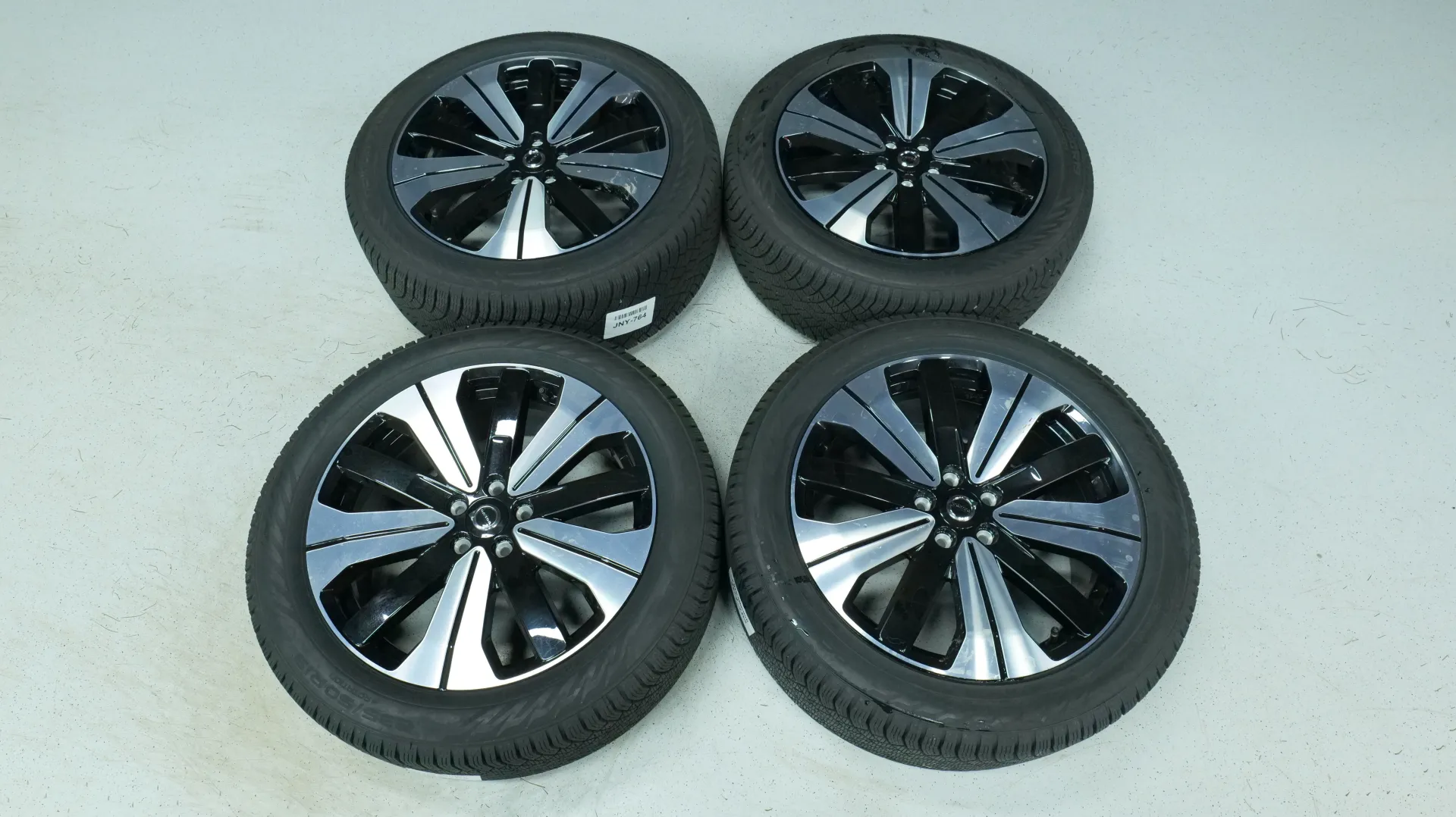 Autokuva 20 - JNY-764