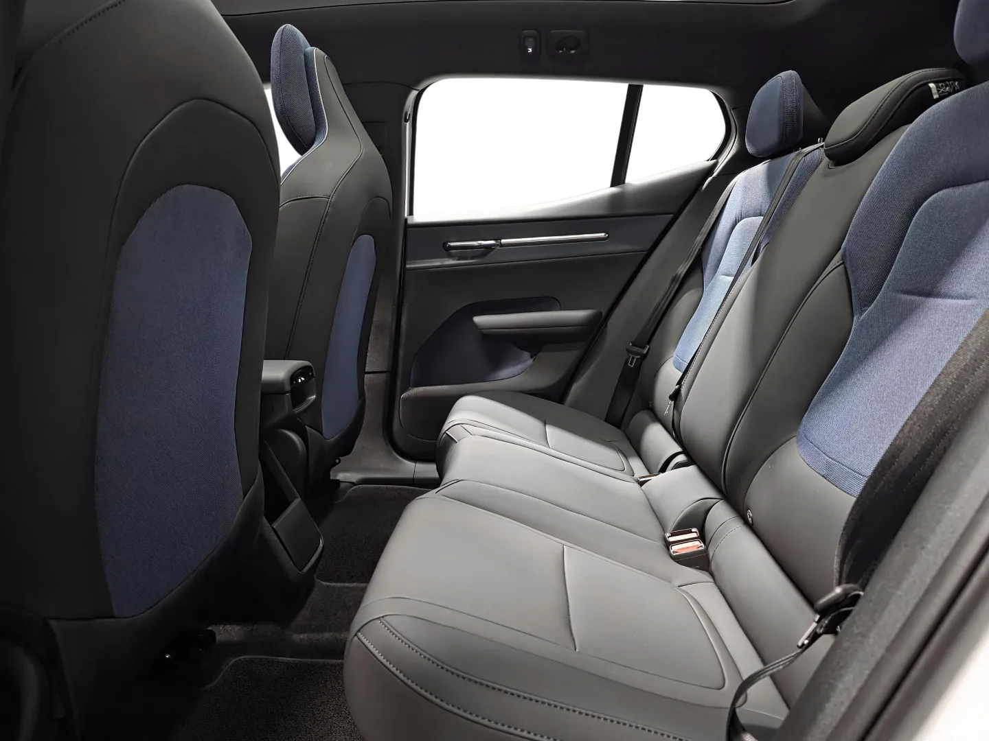 Autokuva 9 - JOI-513