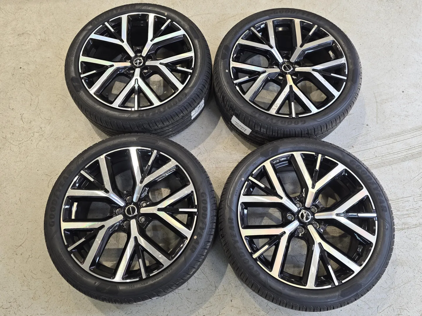 Autokuva 12 - JOI-513