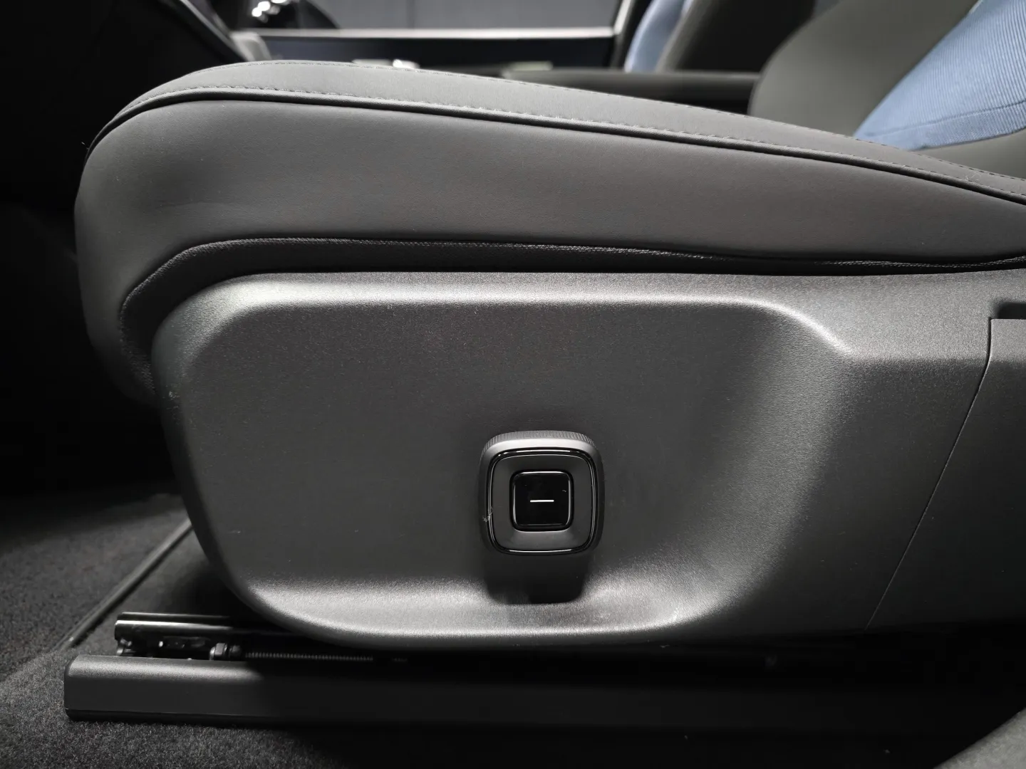 Autokuva 14 - JOI-513