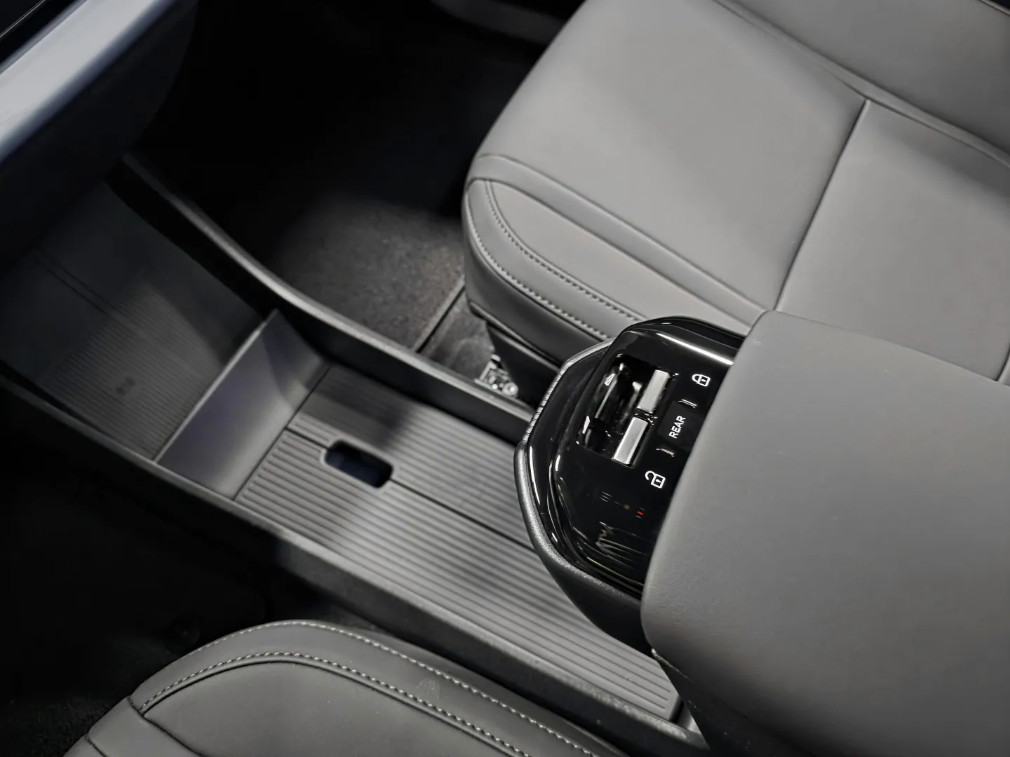 Autokuva 13 - JOI-513