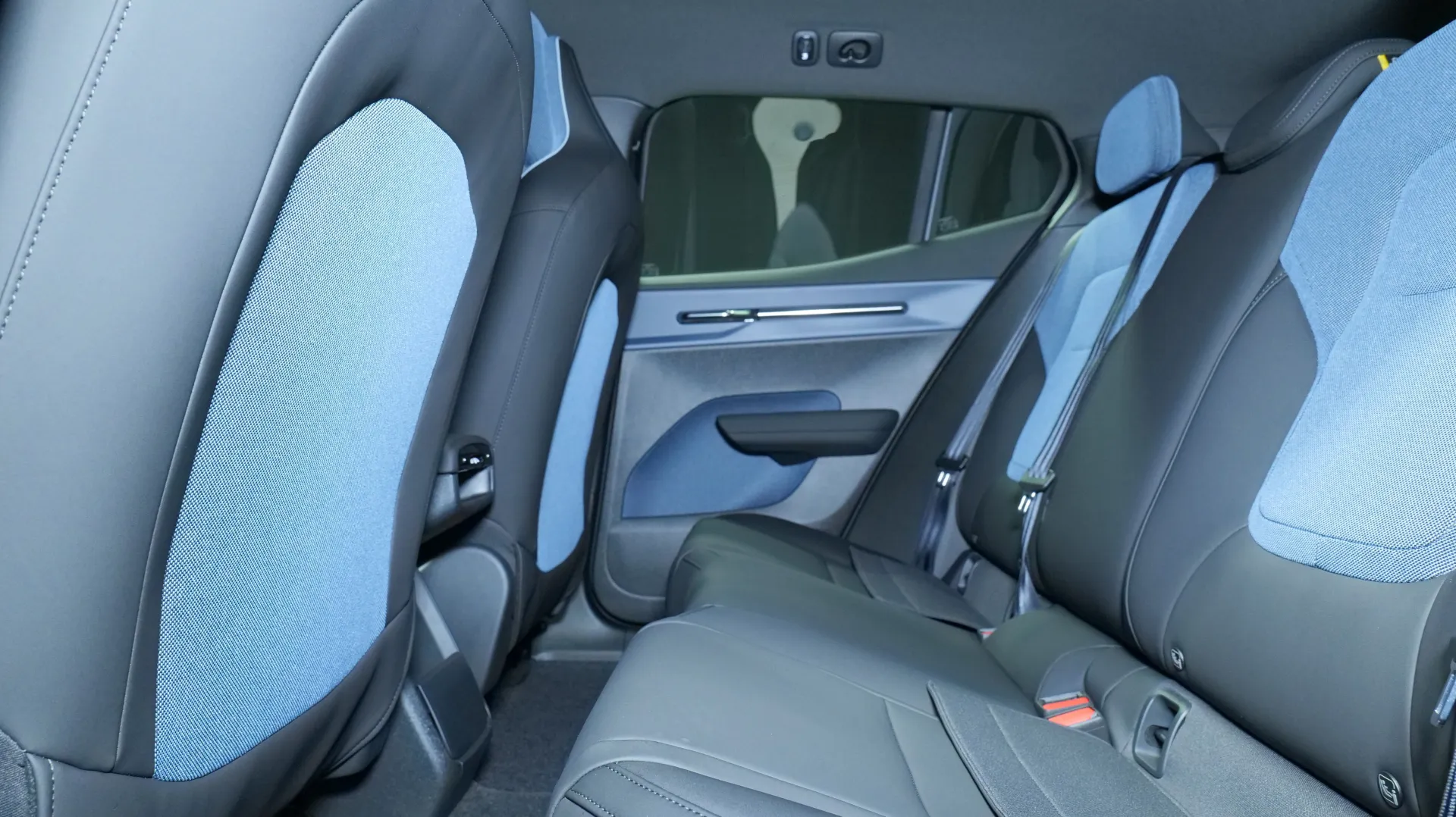 Autokuva 14 - JOM-958