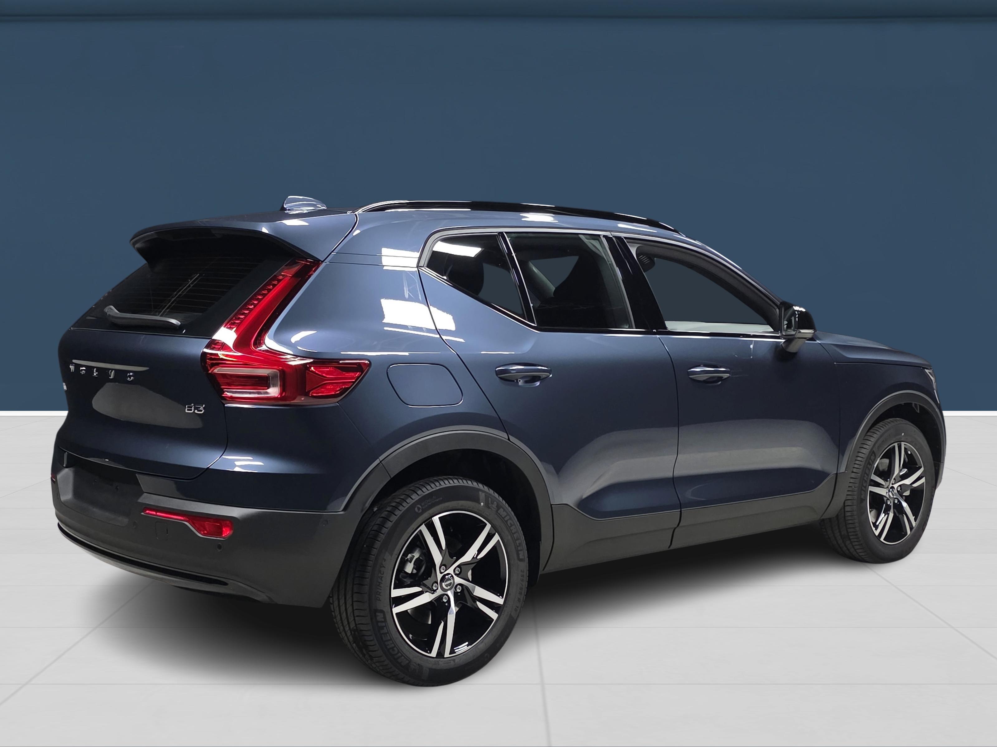 Volvo XC40 B3 MHEV Plus 2027, photo 4/14