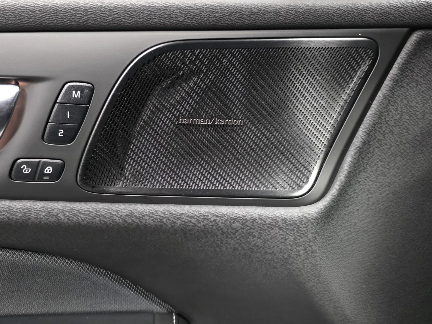 Autokuva 16 - JTS-156