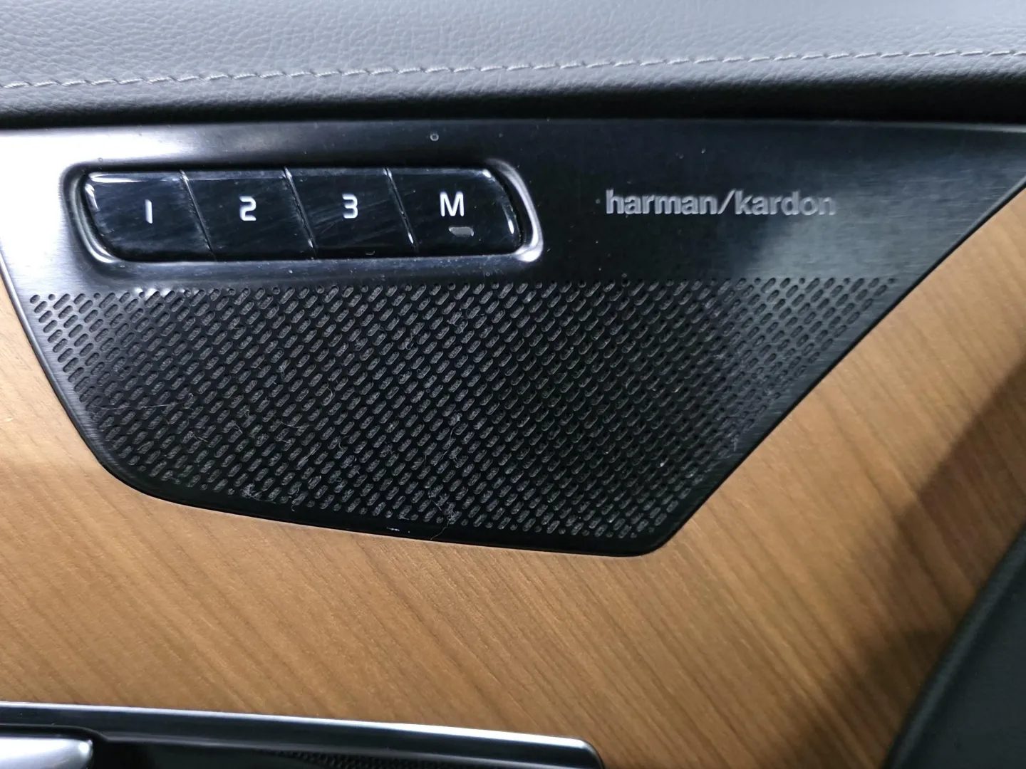 Autokuva 16 - JTS-249