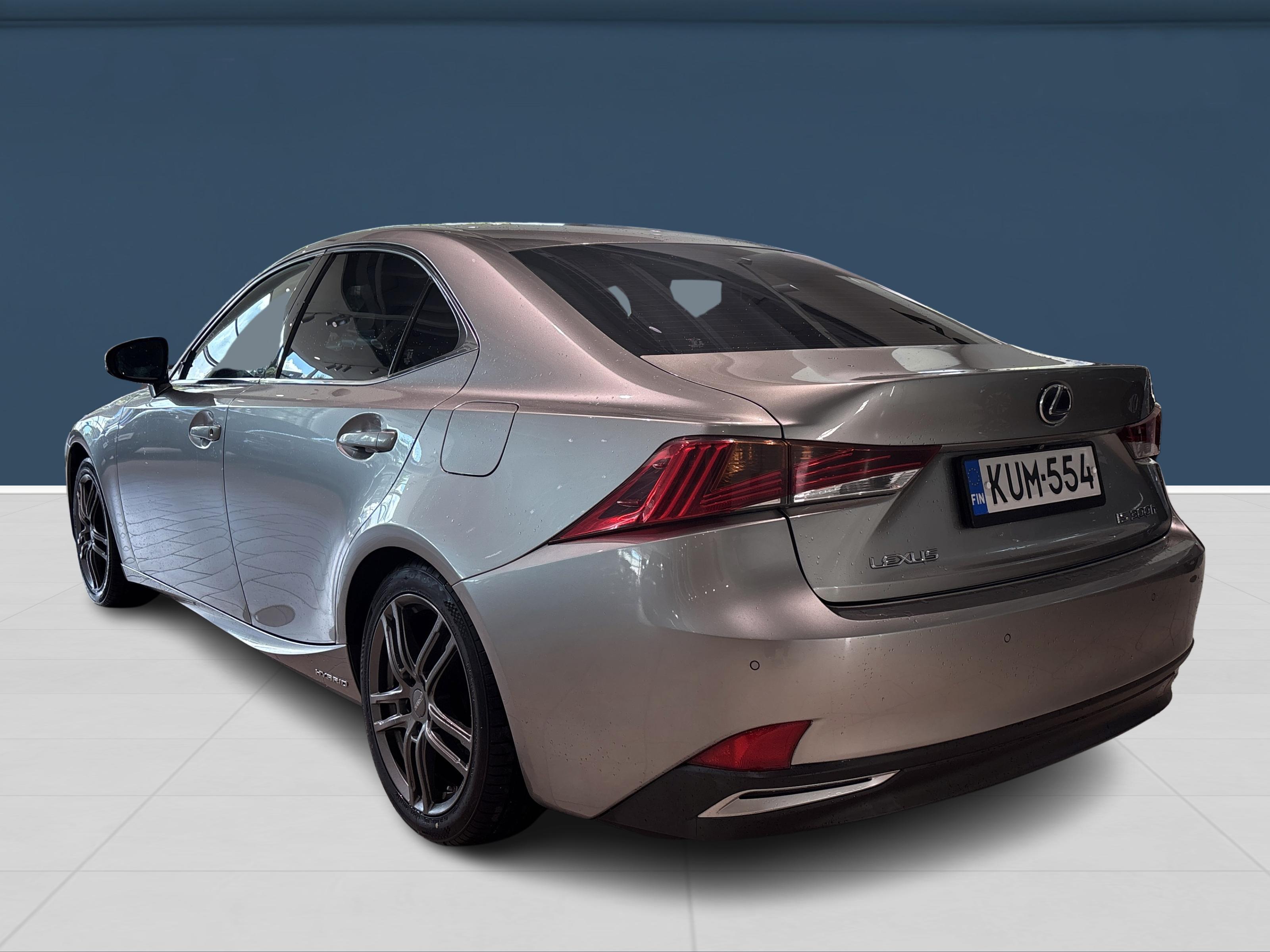 Lexus IS 300h Hybrid A Comfort 2018, kuva 2/3