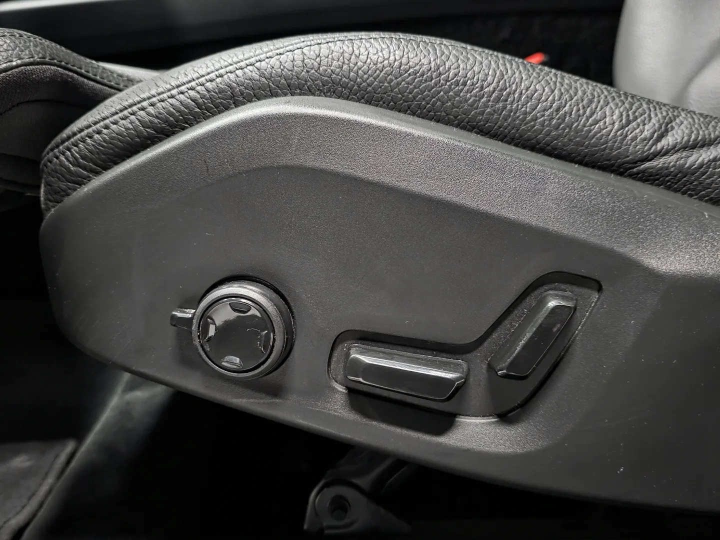 Autokuva 16 - KUS-213